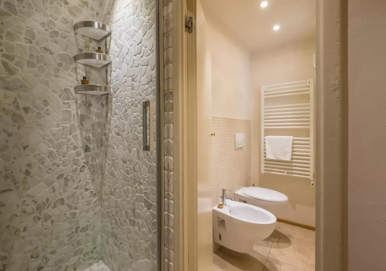 Shower, Bathroom in Relais Piazza Signoria