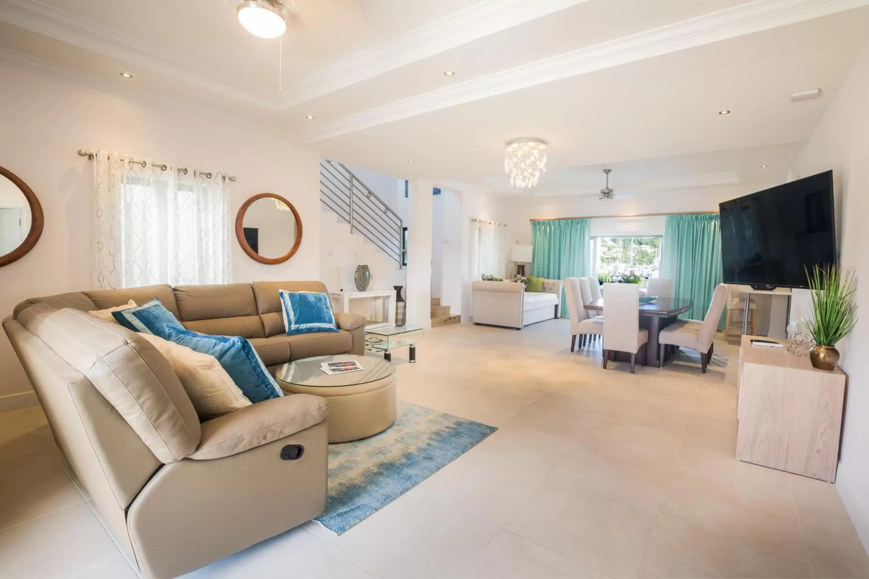 Living room in Bay Gardens Beach Resort & Spa Living room in Bay Gardens Beach Resort & Spa