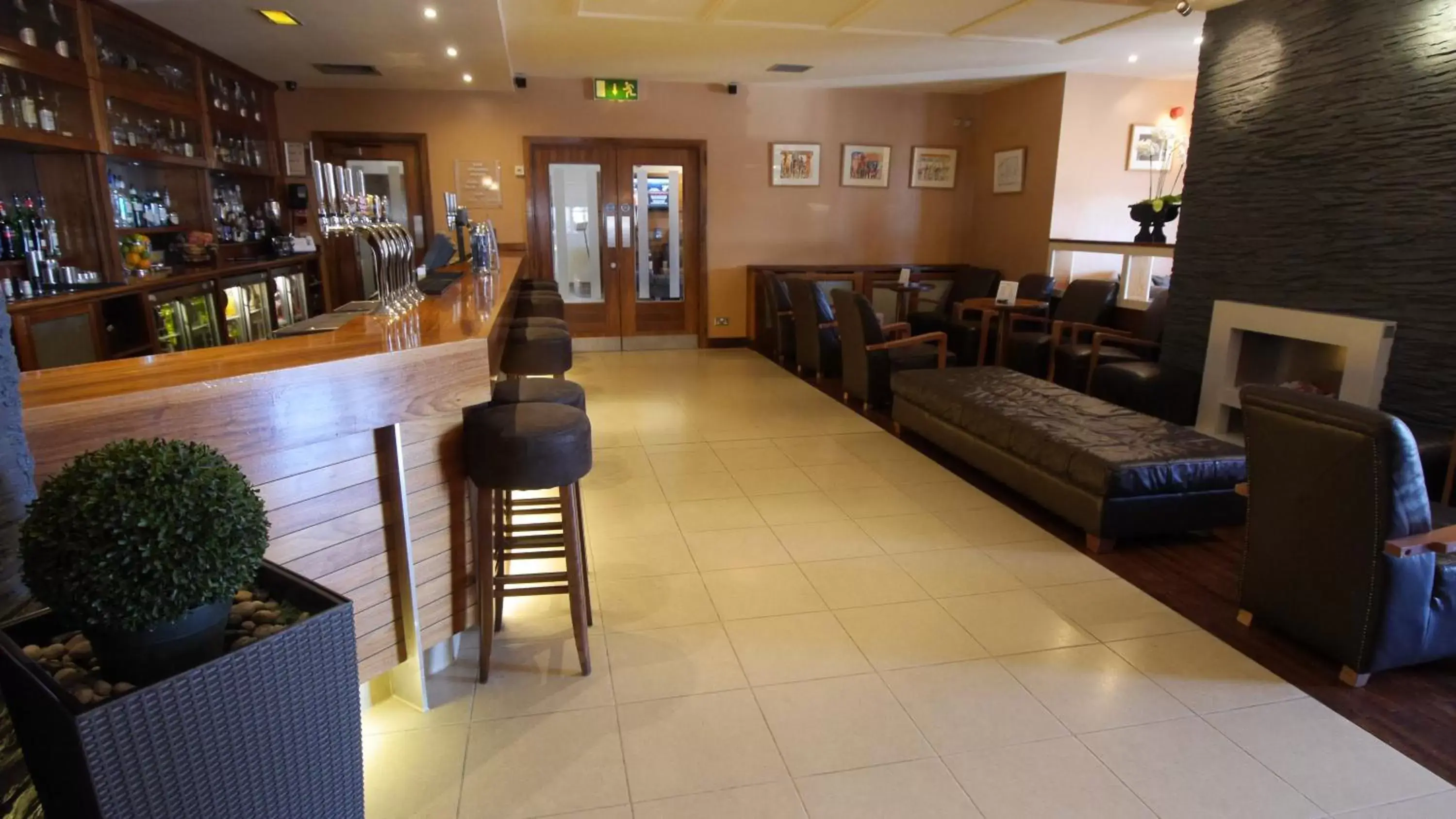 Lounge or bar, Lobby/Reception in The Big Blue Hotel - Blackpool Pleasure Beach