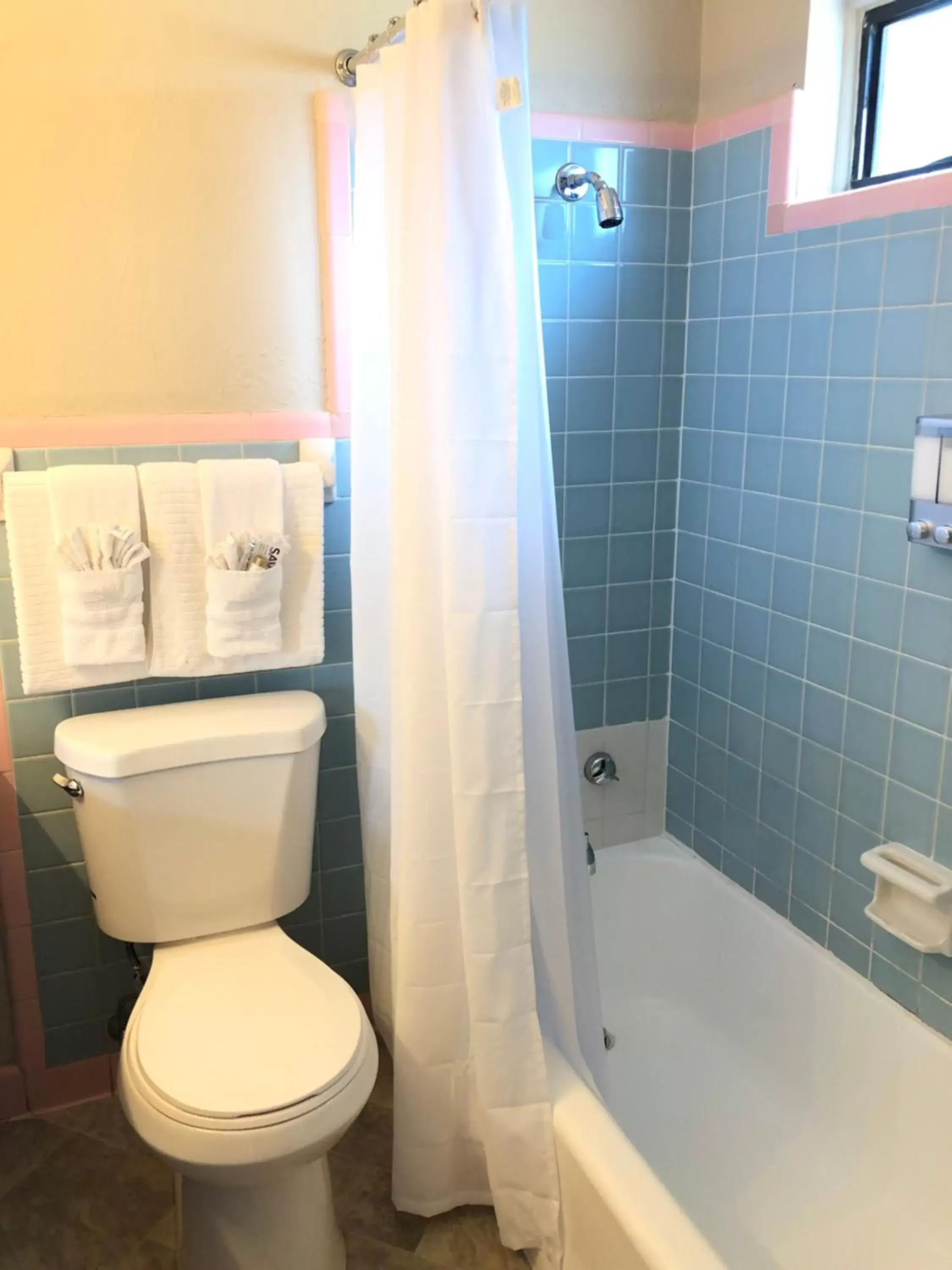 Bathroom in Ocala Cove Motel