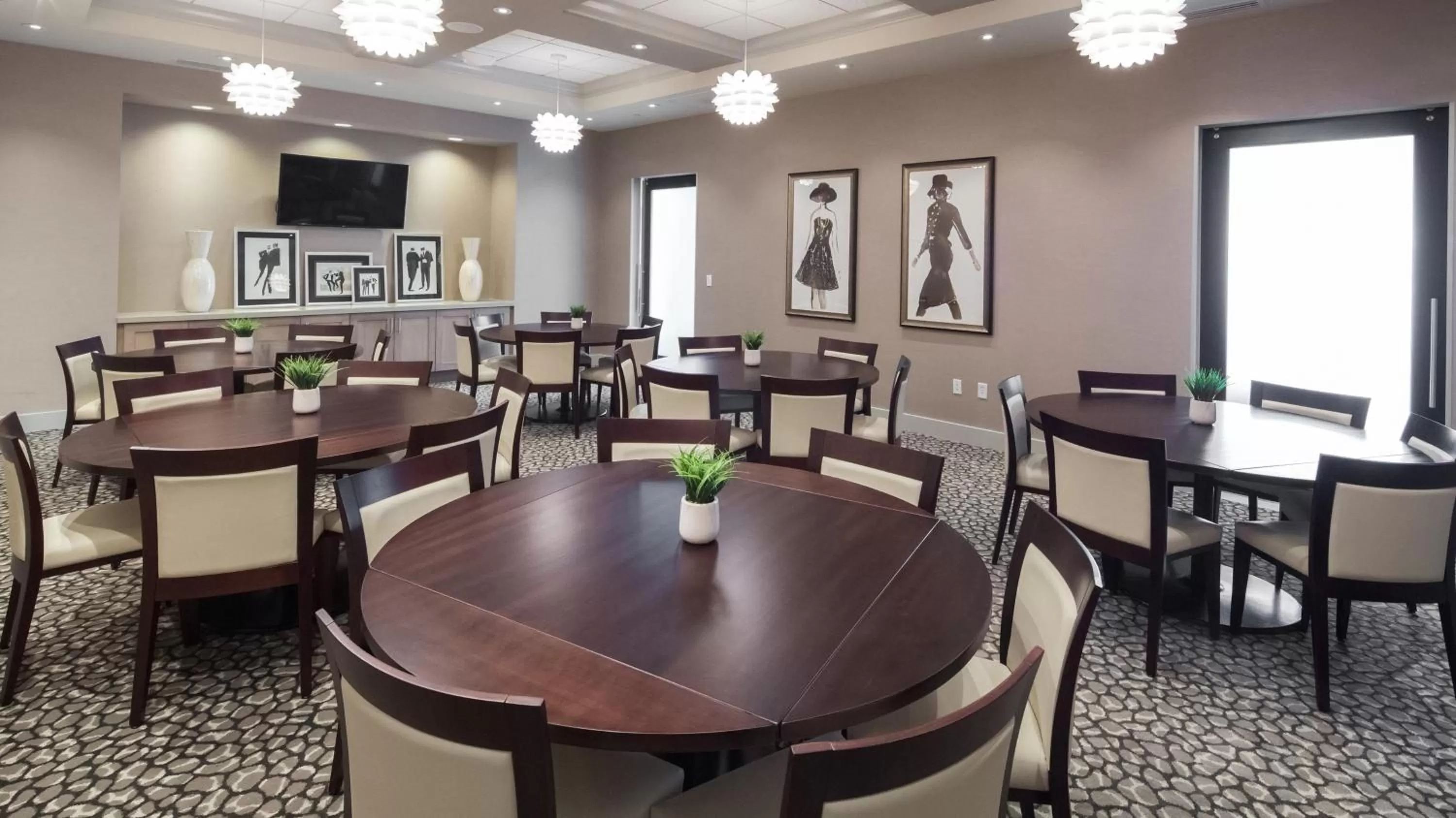 Meeting/conference room in Holiday Inn Hotel & Suites Davenport by IHG