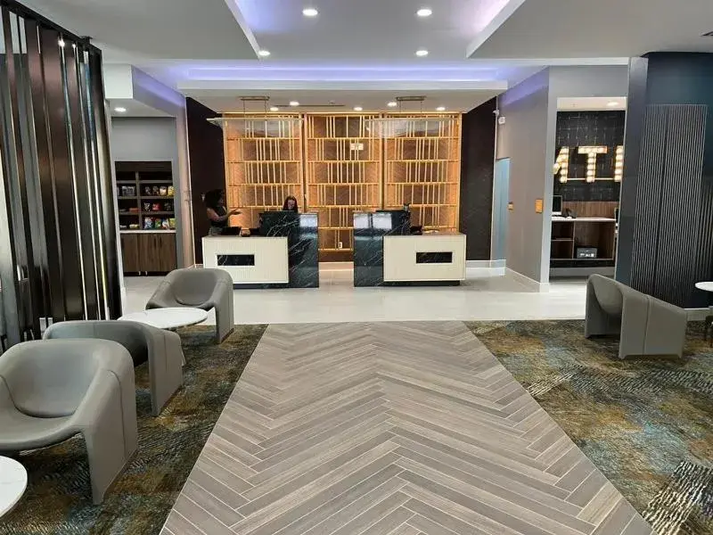 Lobby/Reception in La Quinta Inn & Suites by Wyndham Manchester - Arnold AFB