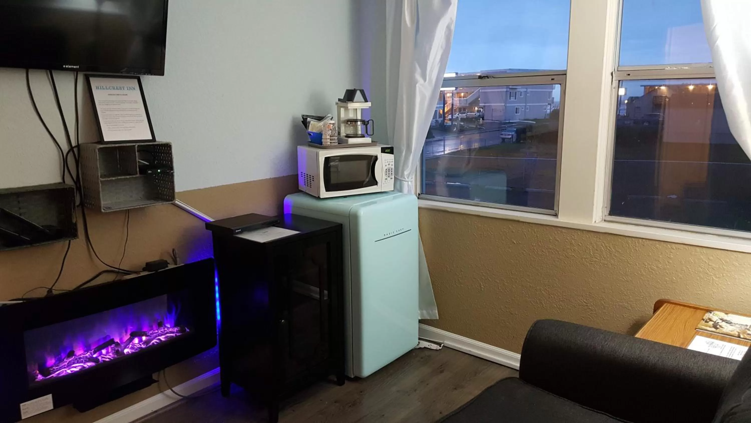 TV and multimedia, TV/Entertainment Center in Hillcrest Inn