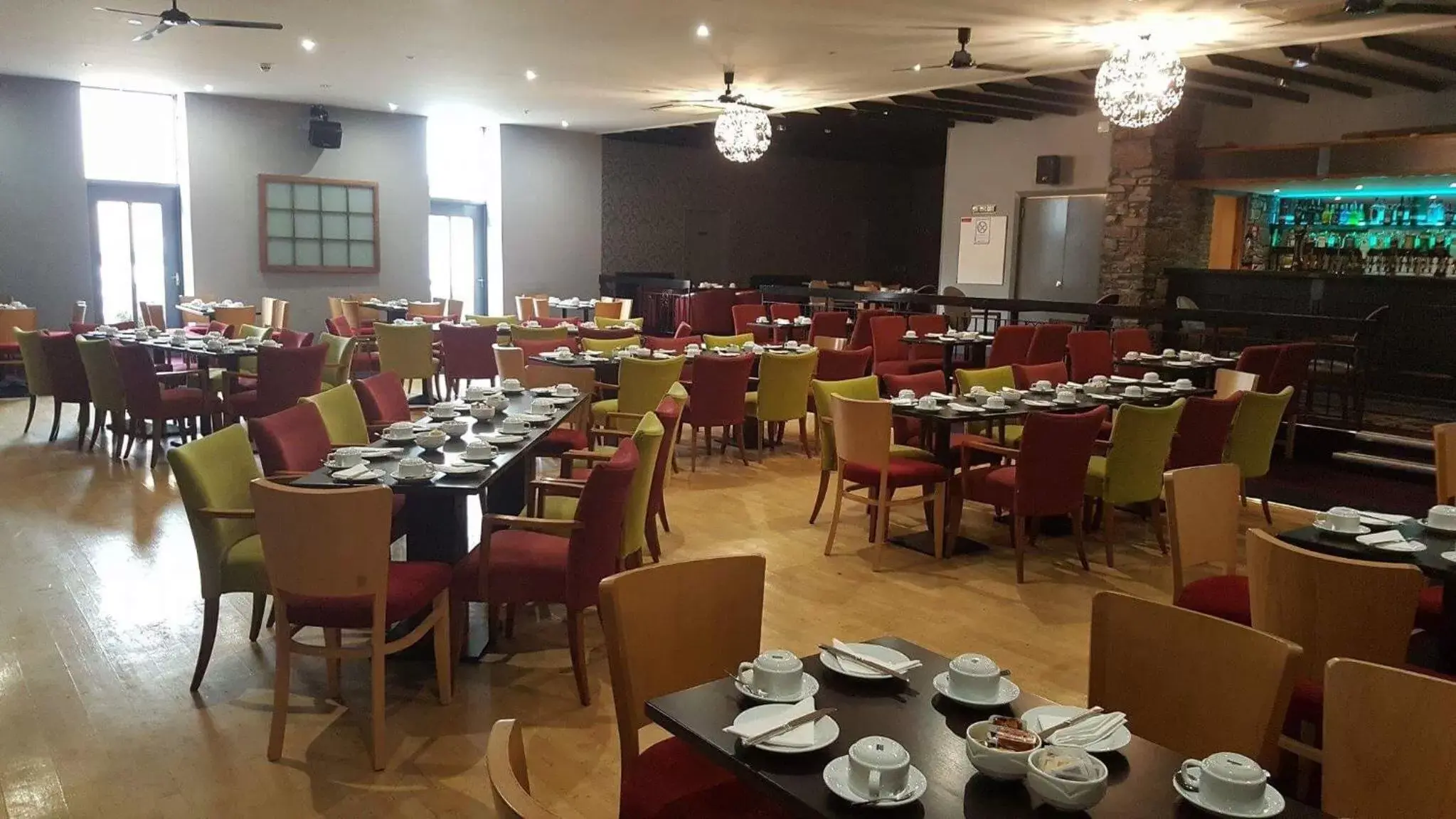 Restaurant/Places to Eat in Royal Hotel