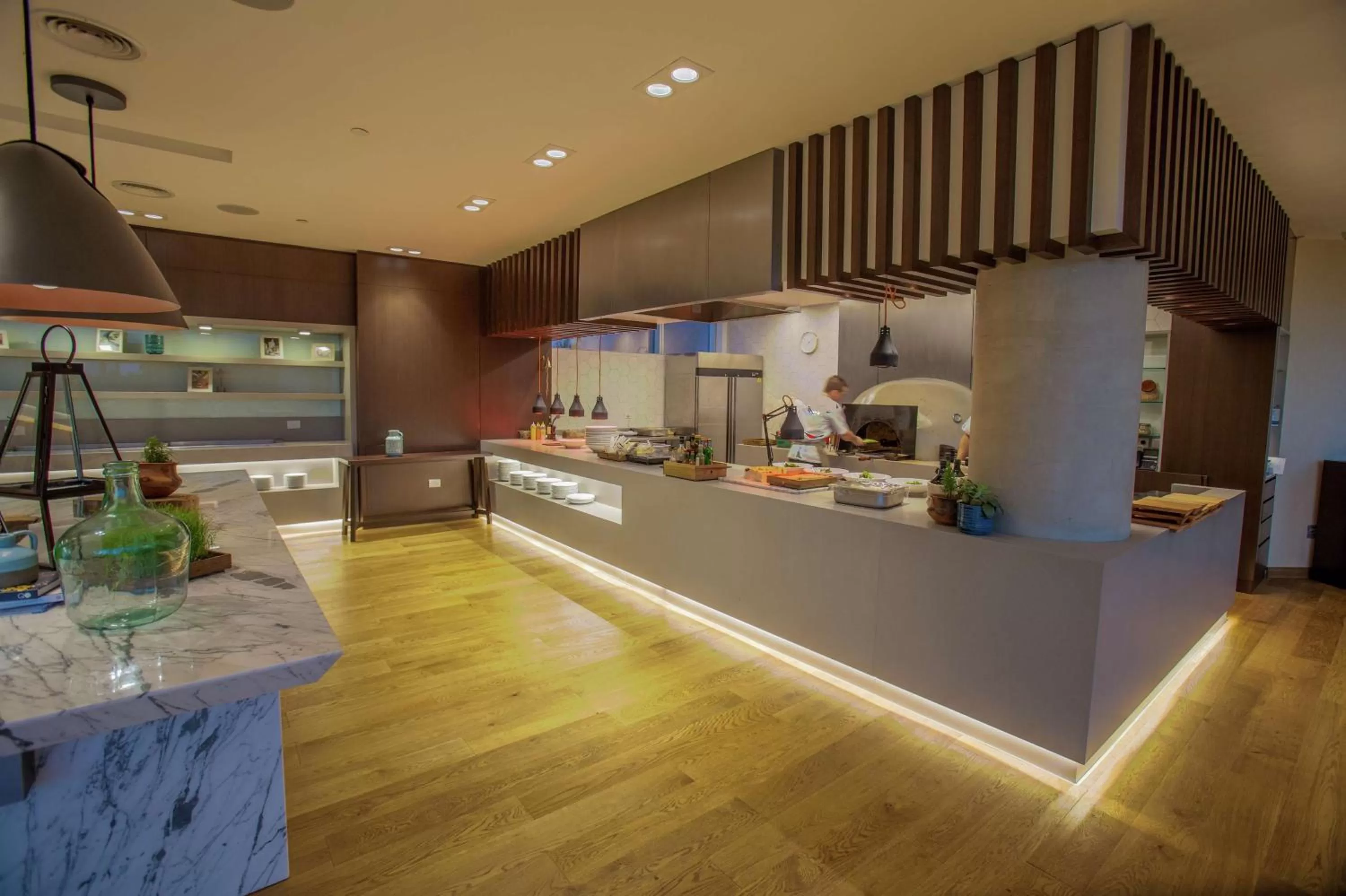 Restaurant/places to eat in Hilton Pilar