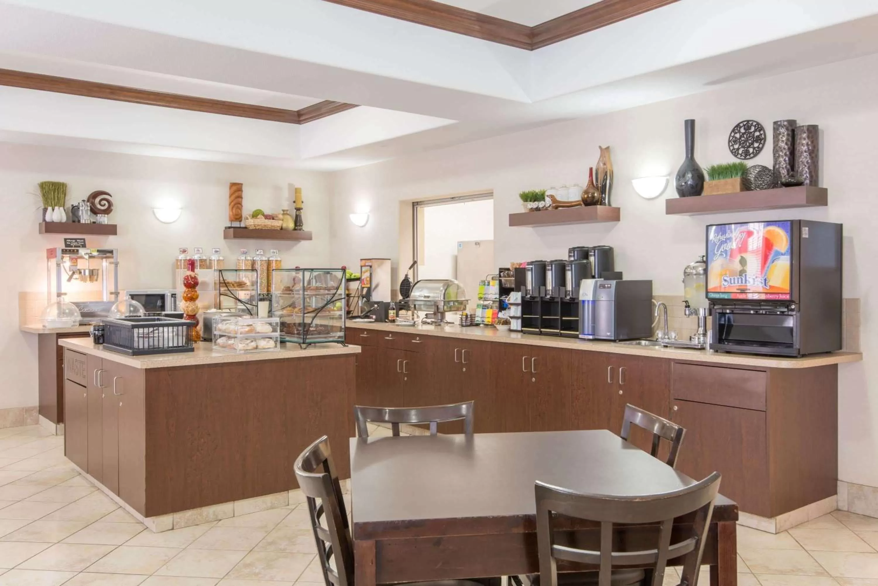 Restaurant/places to eat in Ramada by Wyndham Wainwright