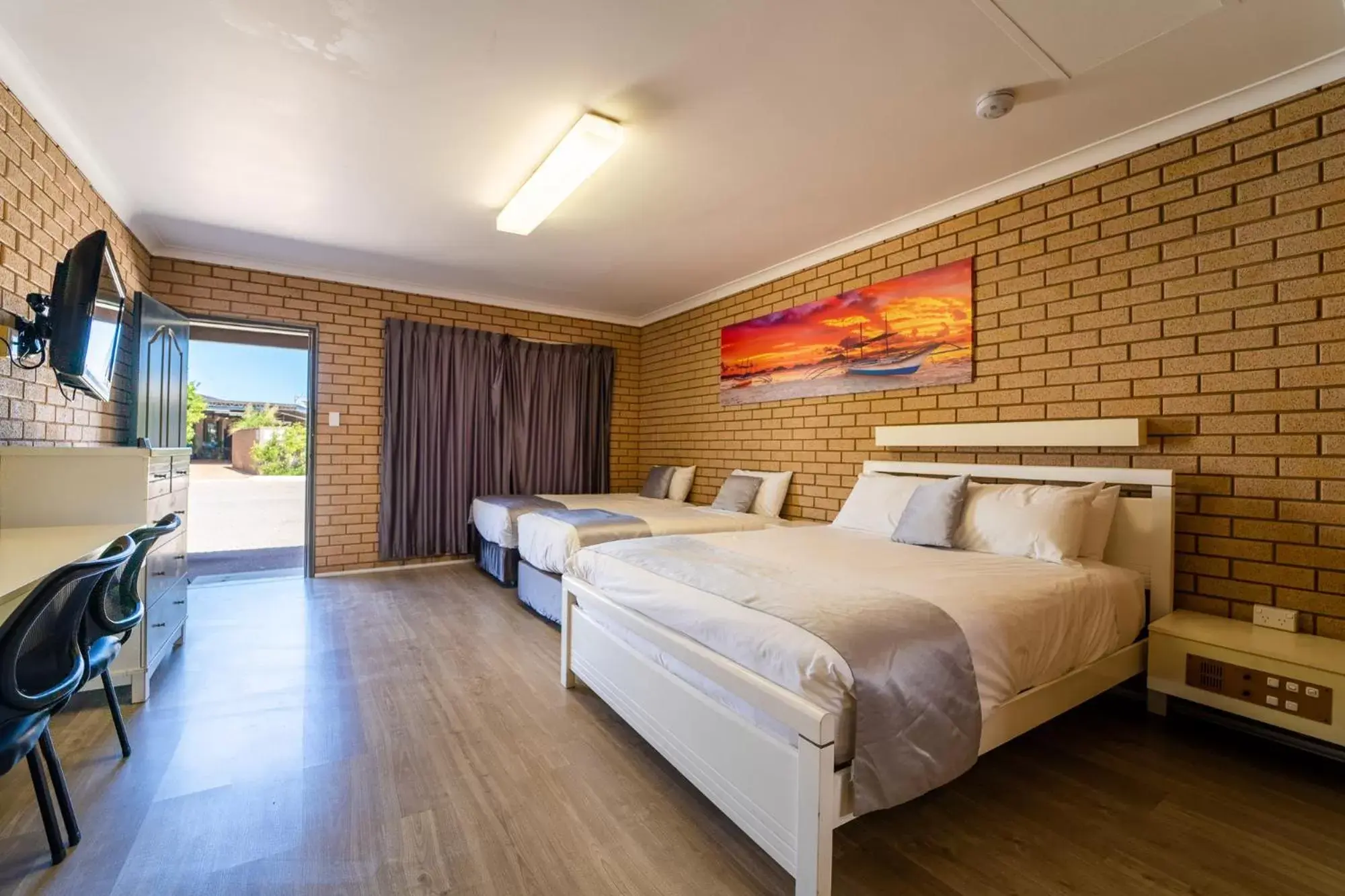 Property building, Bed in Carnarvon Motel Property building, Bed in Carnarvon Motel