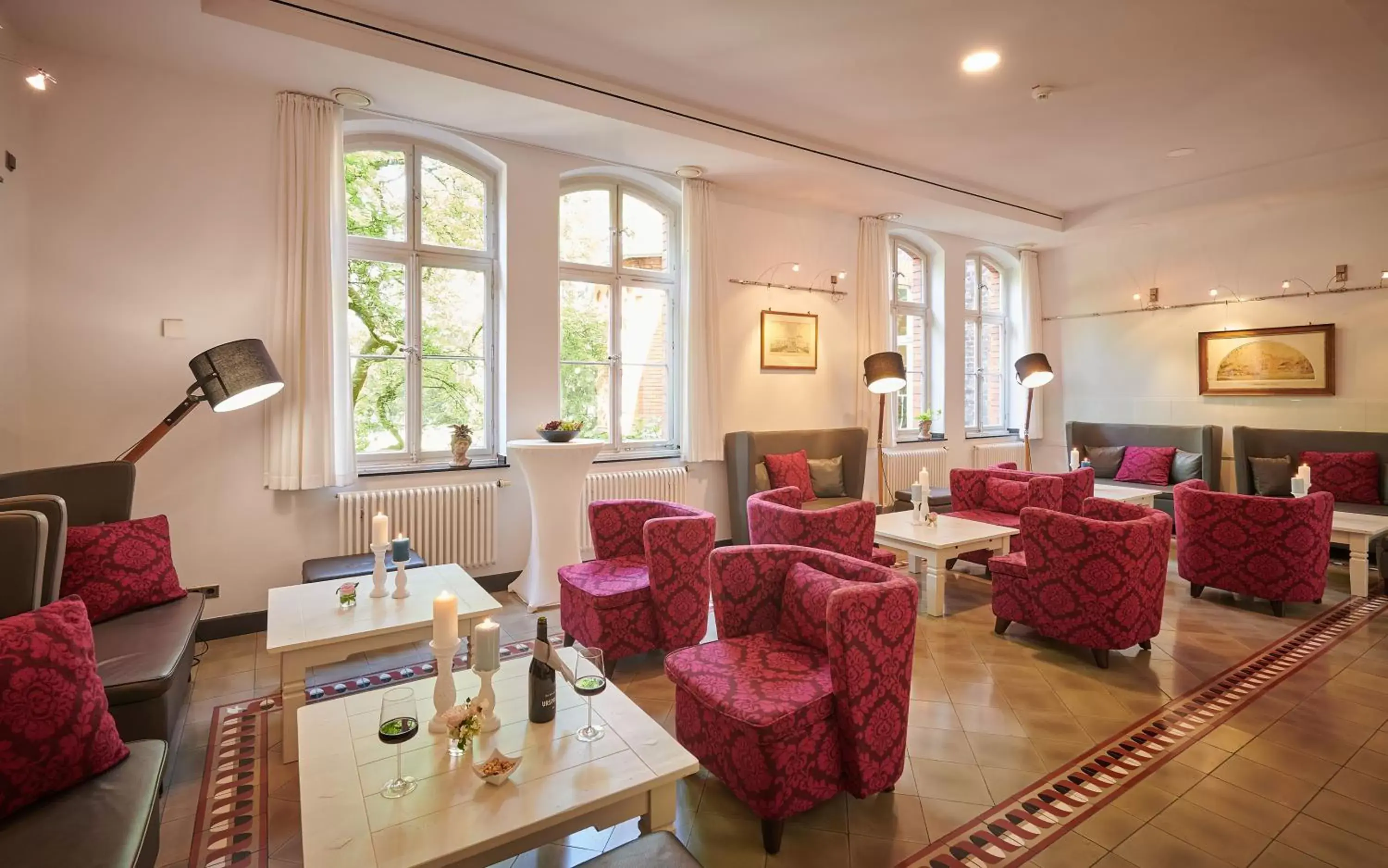 Lounge or bar in Hotel Mutterhaus Düsseldorf Lounge or bar in Hotel Mutterhaus Düsseldorf