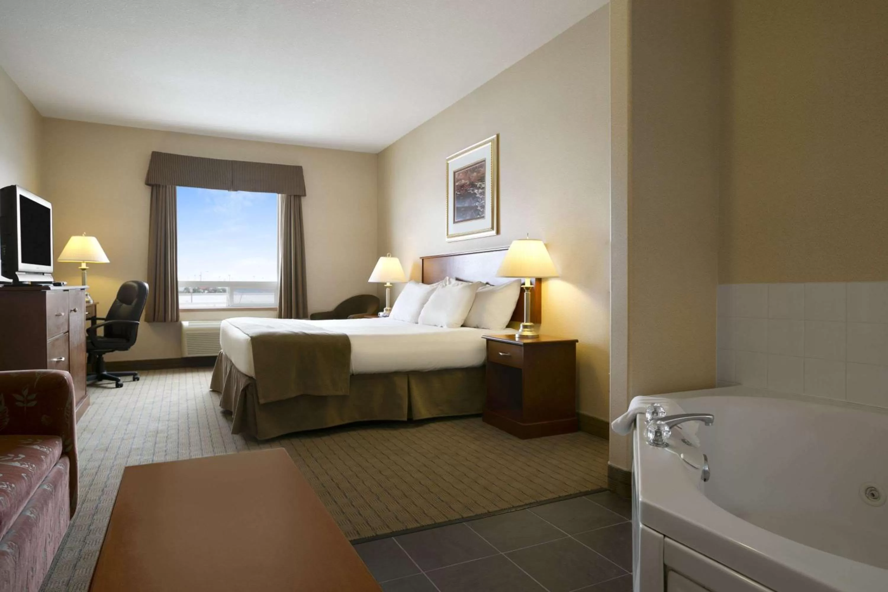 Photo of the whole room, Bed in Days Inn by Wyndham Moose Jaw