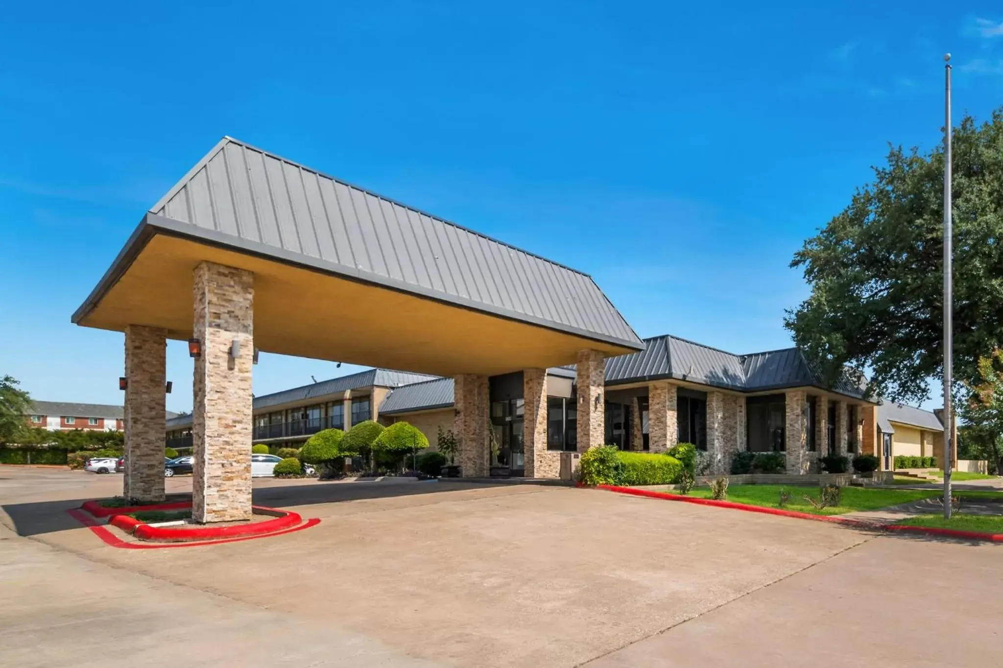 Property Building in Red Roof Inn & Conference Center McKinney