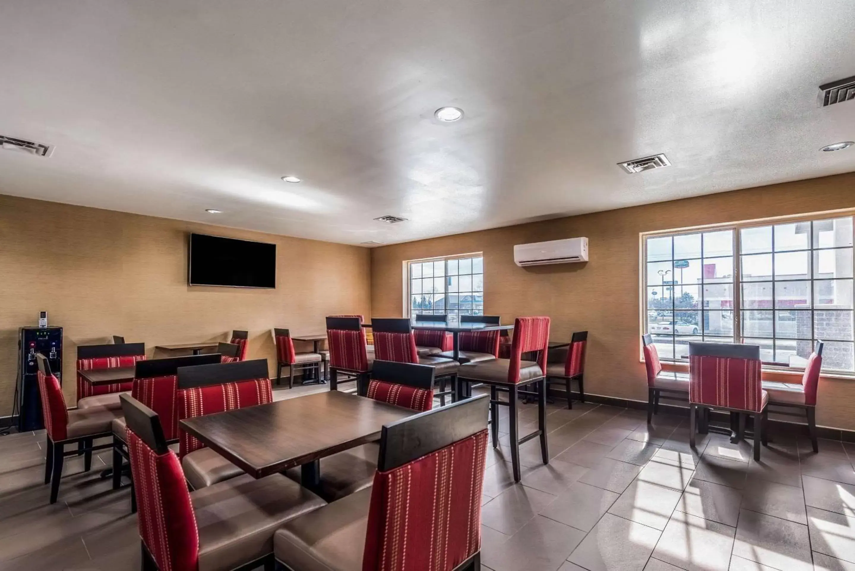 Restaurant/Places to Eat in Comfort Inn & Suites Dayton North