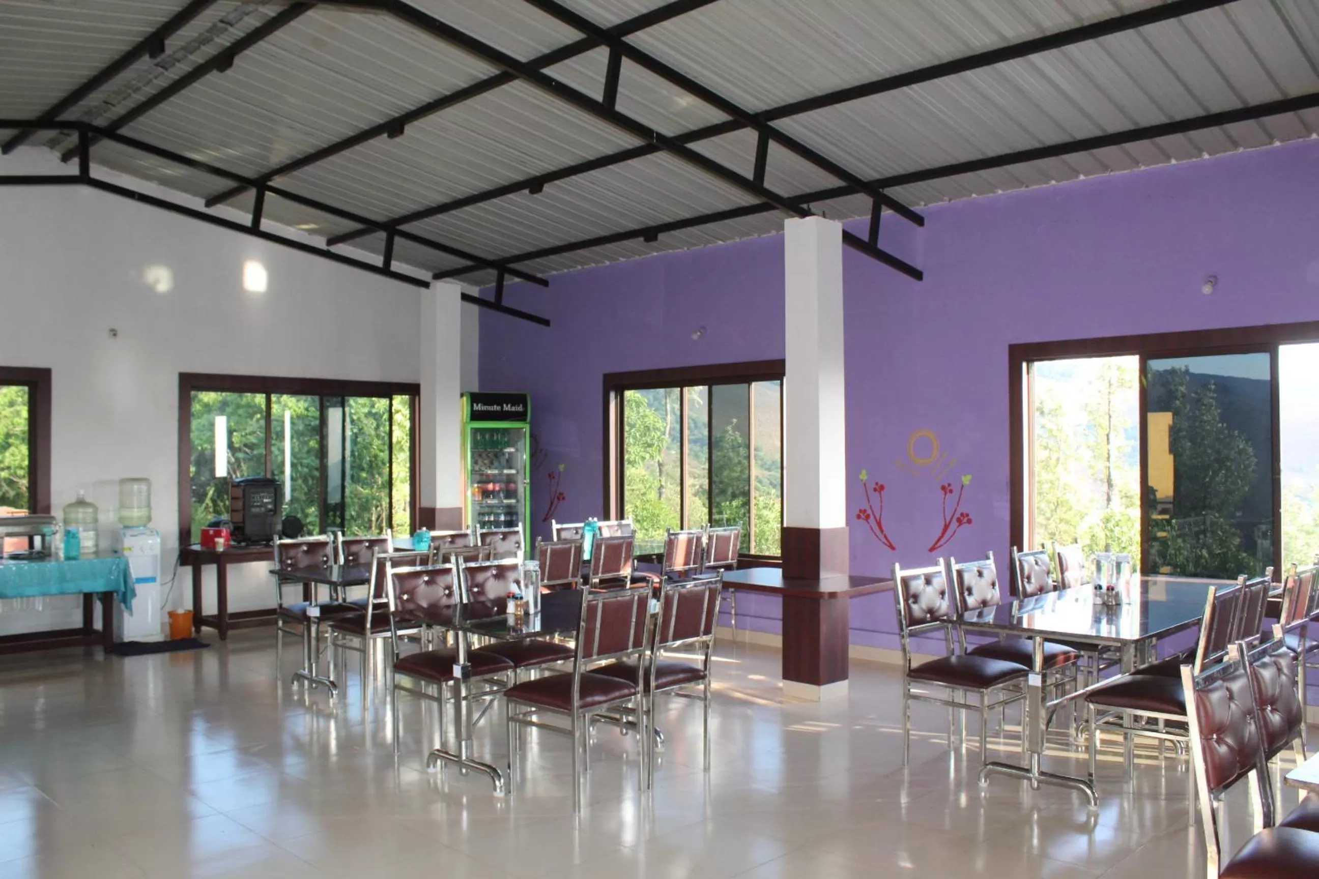 Restaurant/Places to Eat in Greenwood Resort