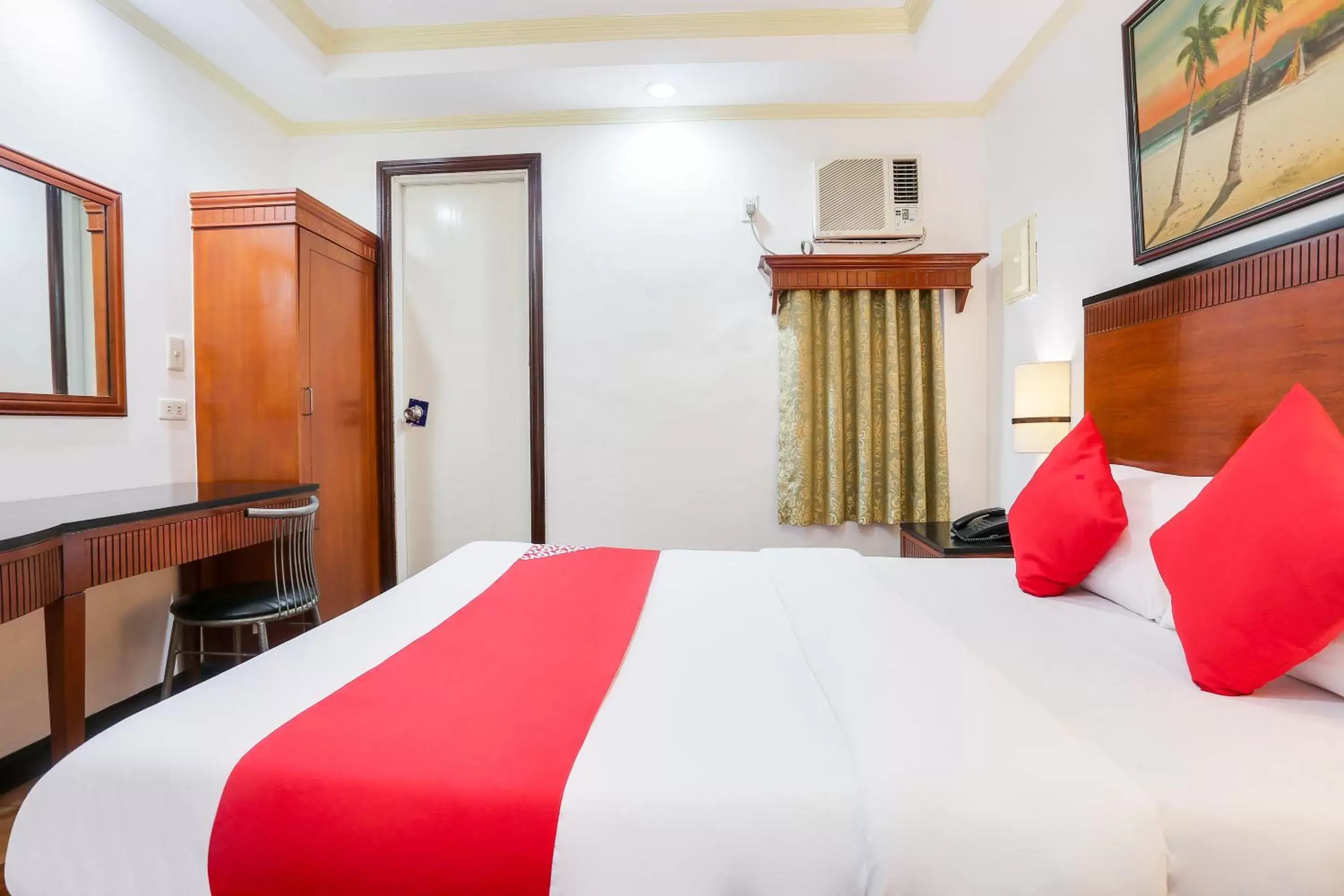 Bedroom, Bed in Super OYO 406 Royal Parc Inn & Suites