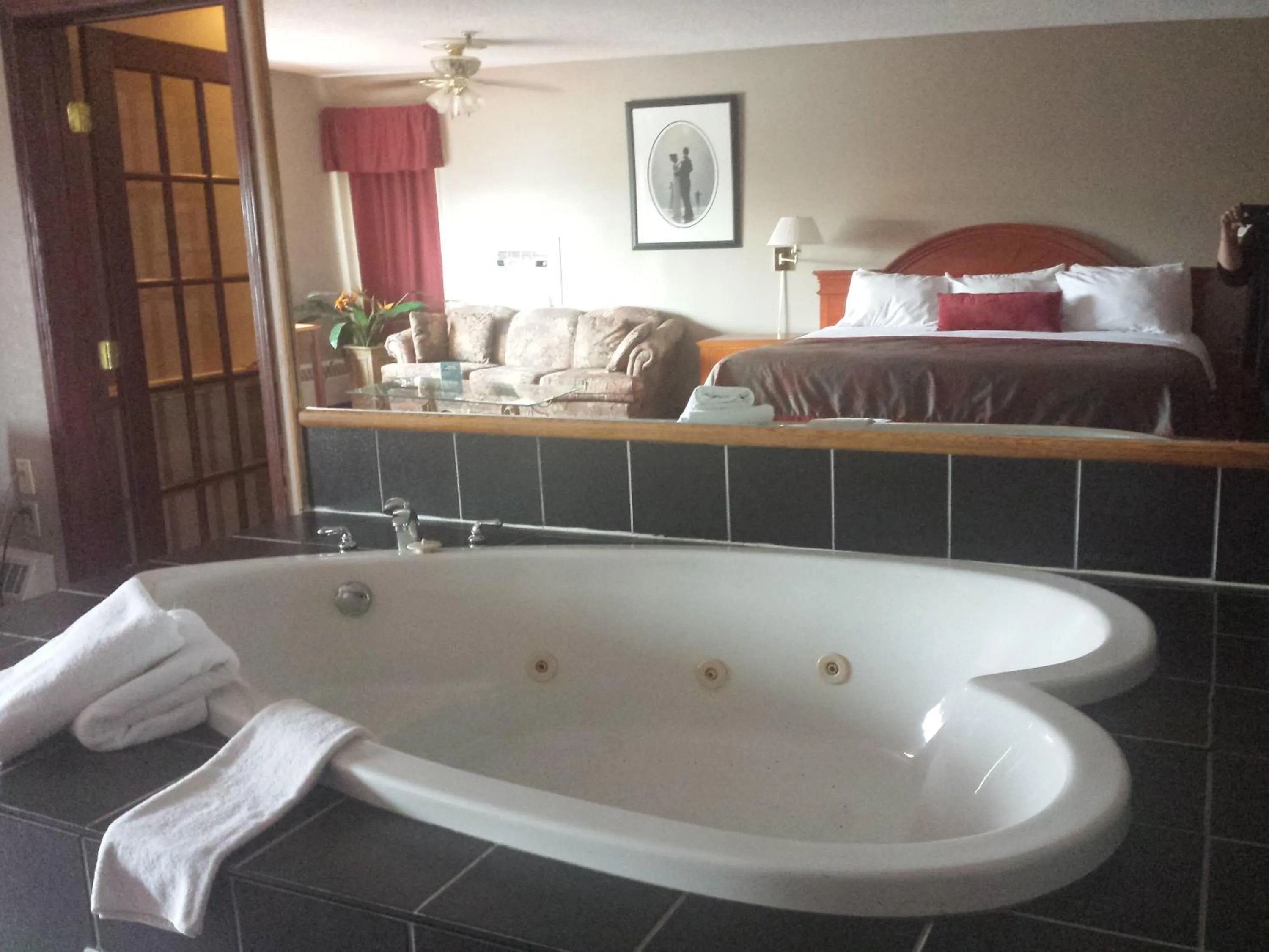 Hot Tub, Bed in South Hill Lodge
