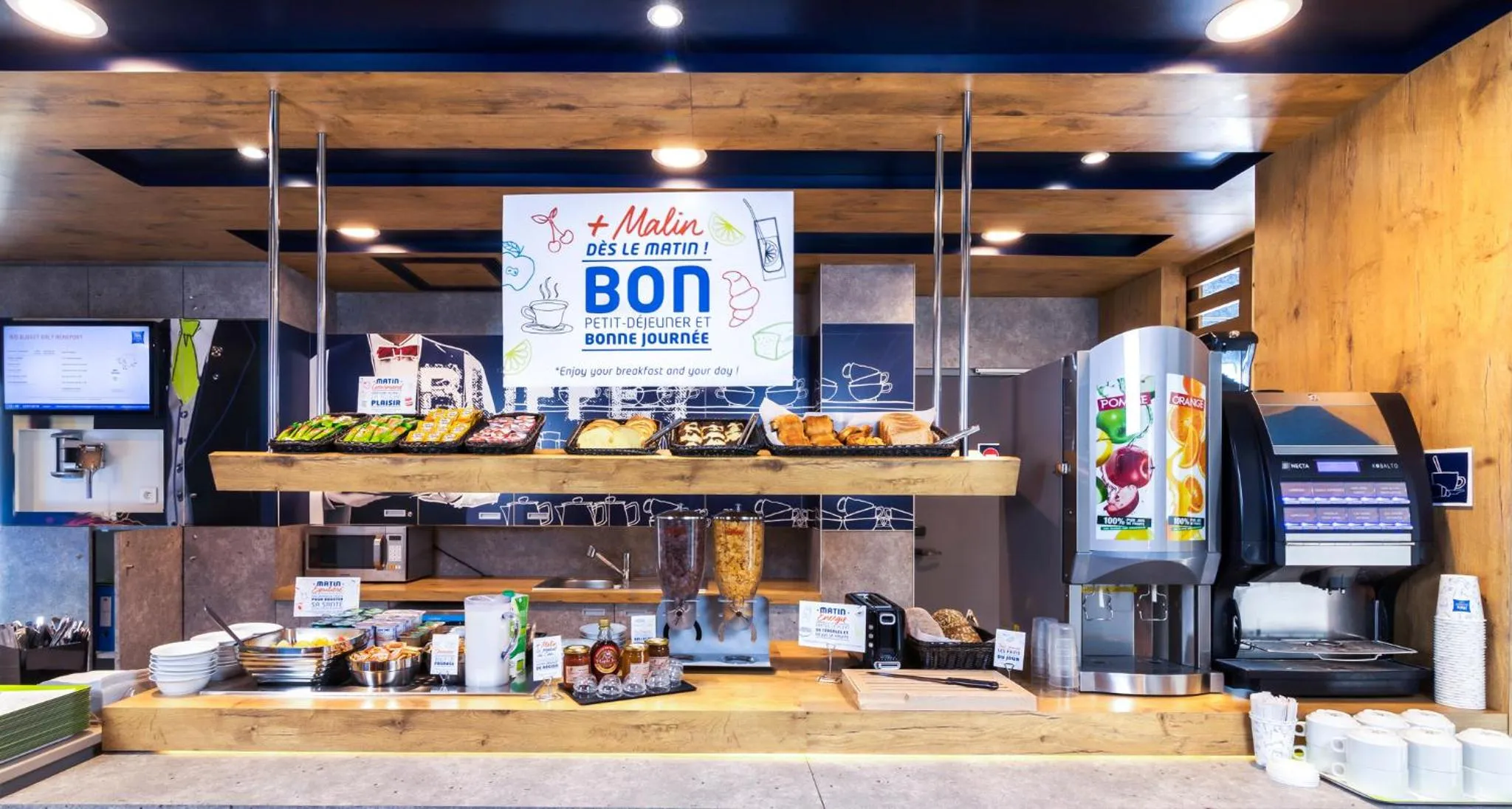 Buffet breakfast in ibis budget Antony Massy rénové 2024