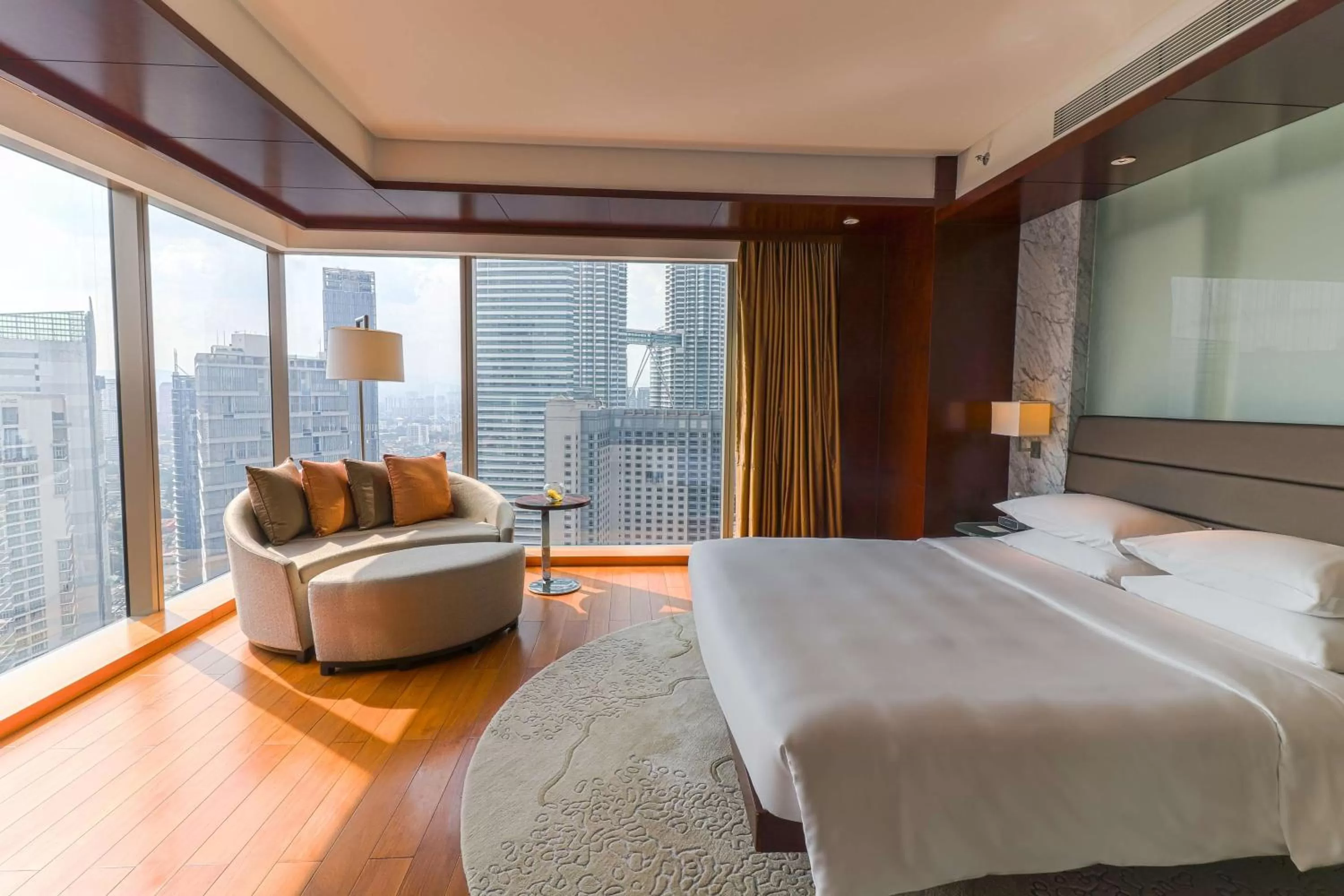 Photo of the whole room, Bed in Grand Hyatt Kuala Lumpur