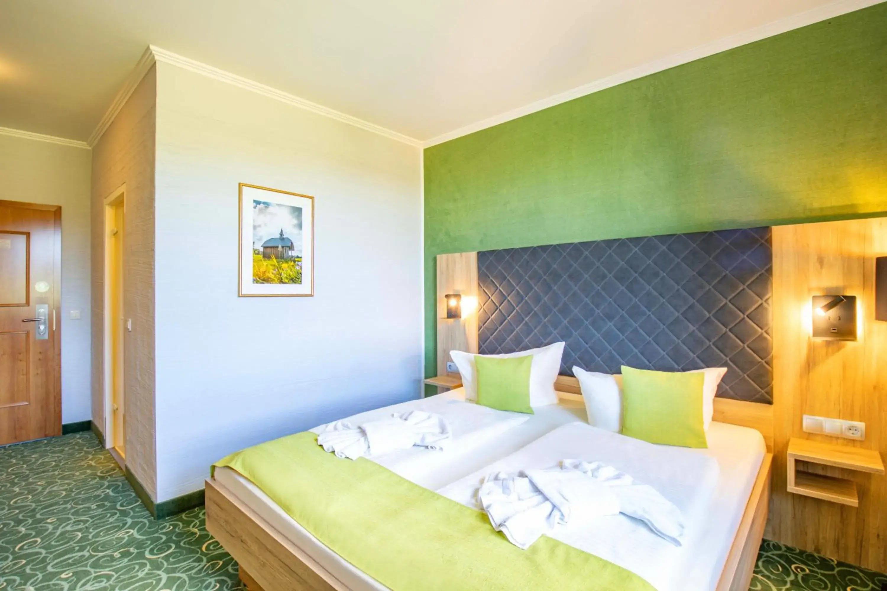 Photo of the whole room, Bed in Panorama Berghotel Wettiner Hohe