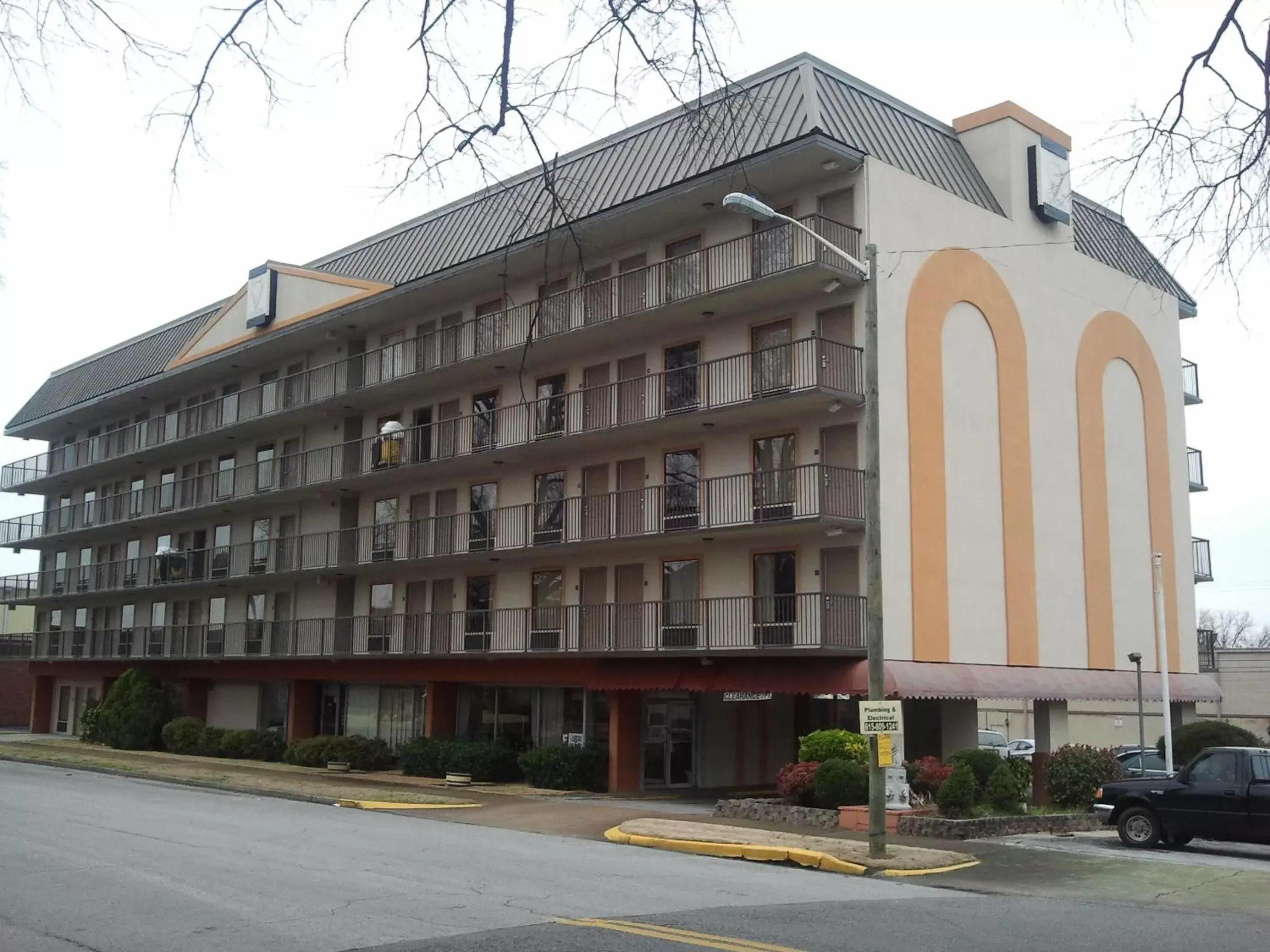 Property Building in Studio 9 Inn & Suites