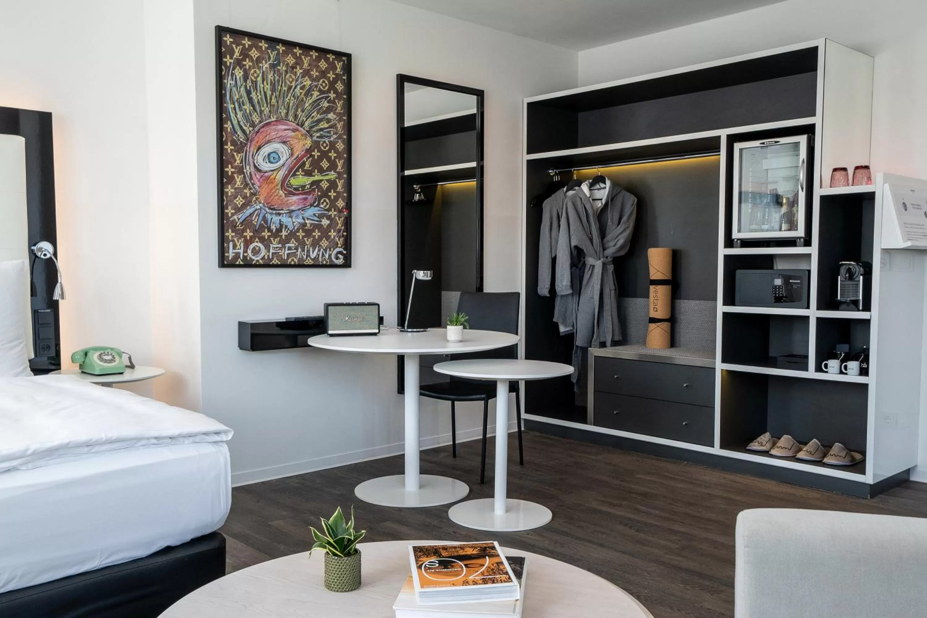 wardrobe, Bed in INNSiDE by Meliá Leipzig