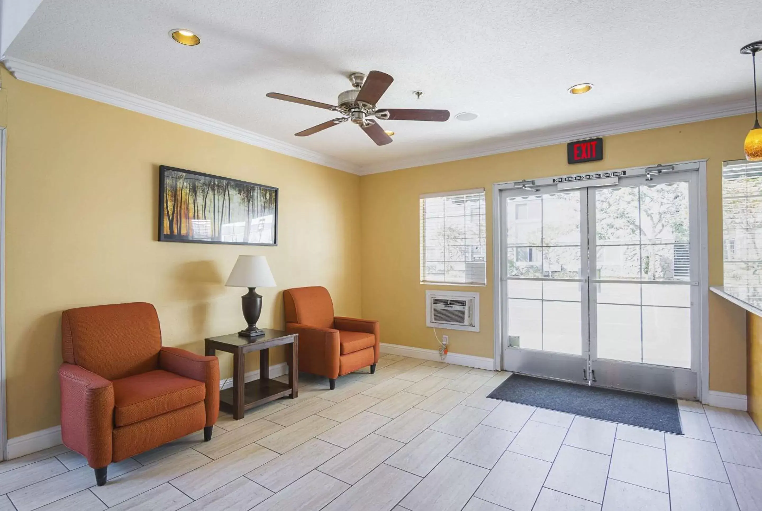 Lobby or reception, Seating Area in Quality Inn Fresno Airport