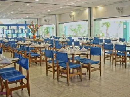 Restaurant/Places to Eat in Hotel Guadaira Resort