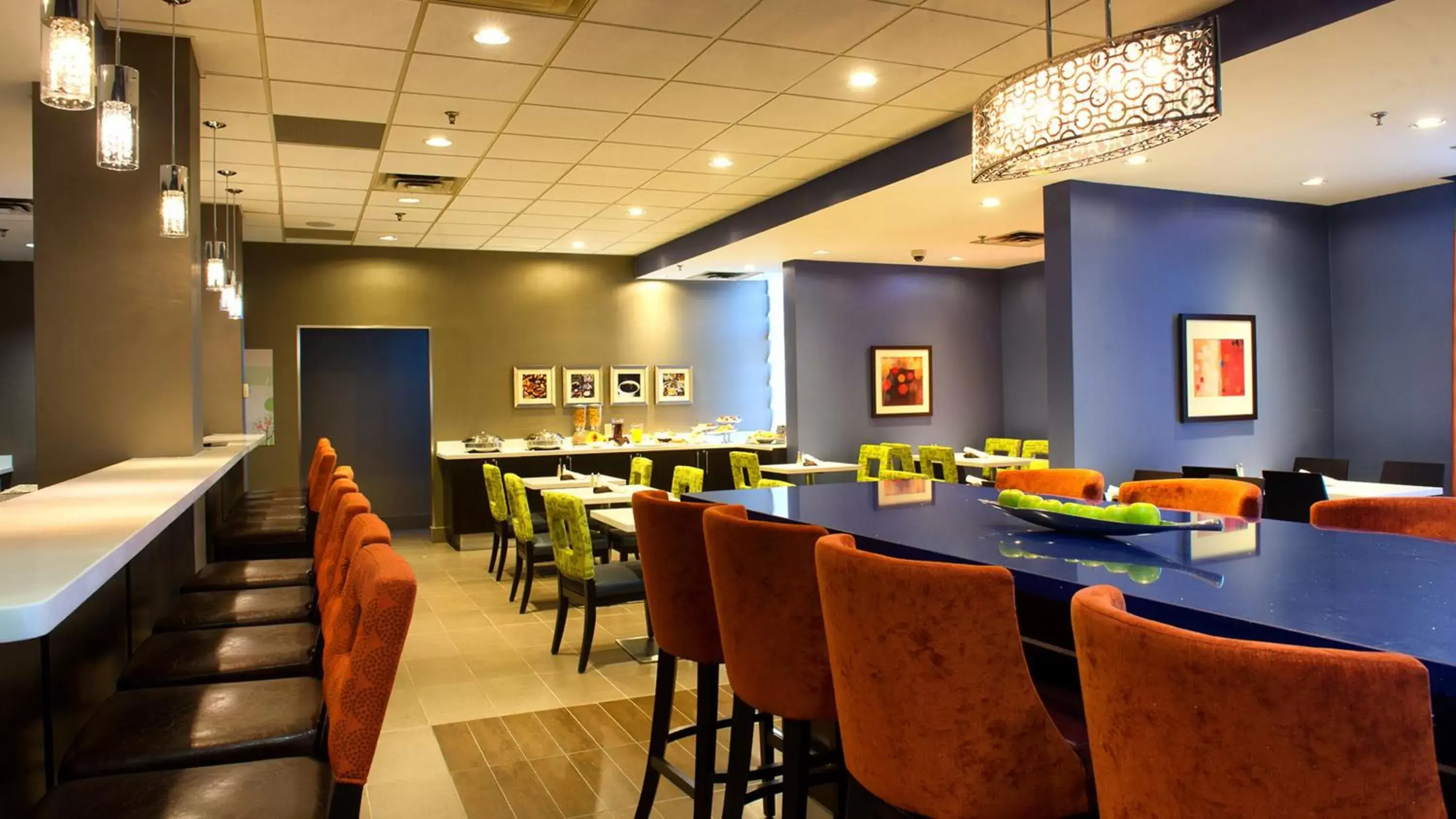 Restaurant/Places to Eat in Holiday Inn & Suites Mississauga West - Meadowvale, an IHG Hotel