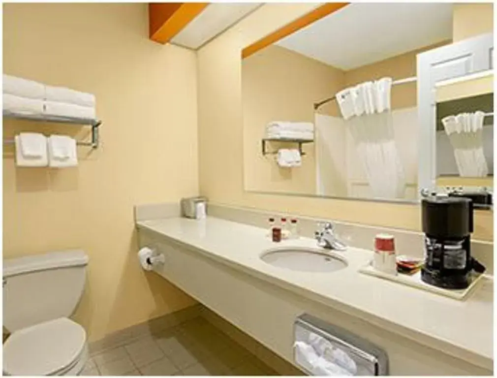 Bathroom in Ramada Limited - Columbia