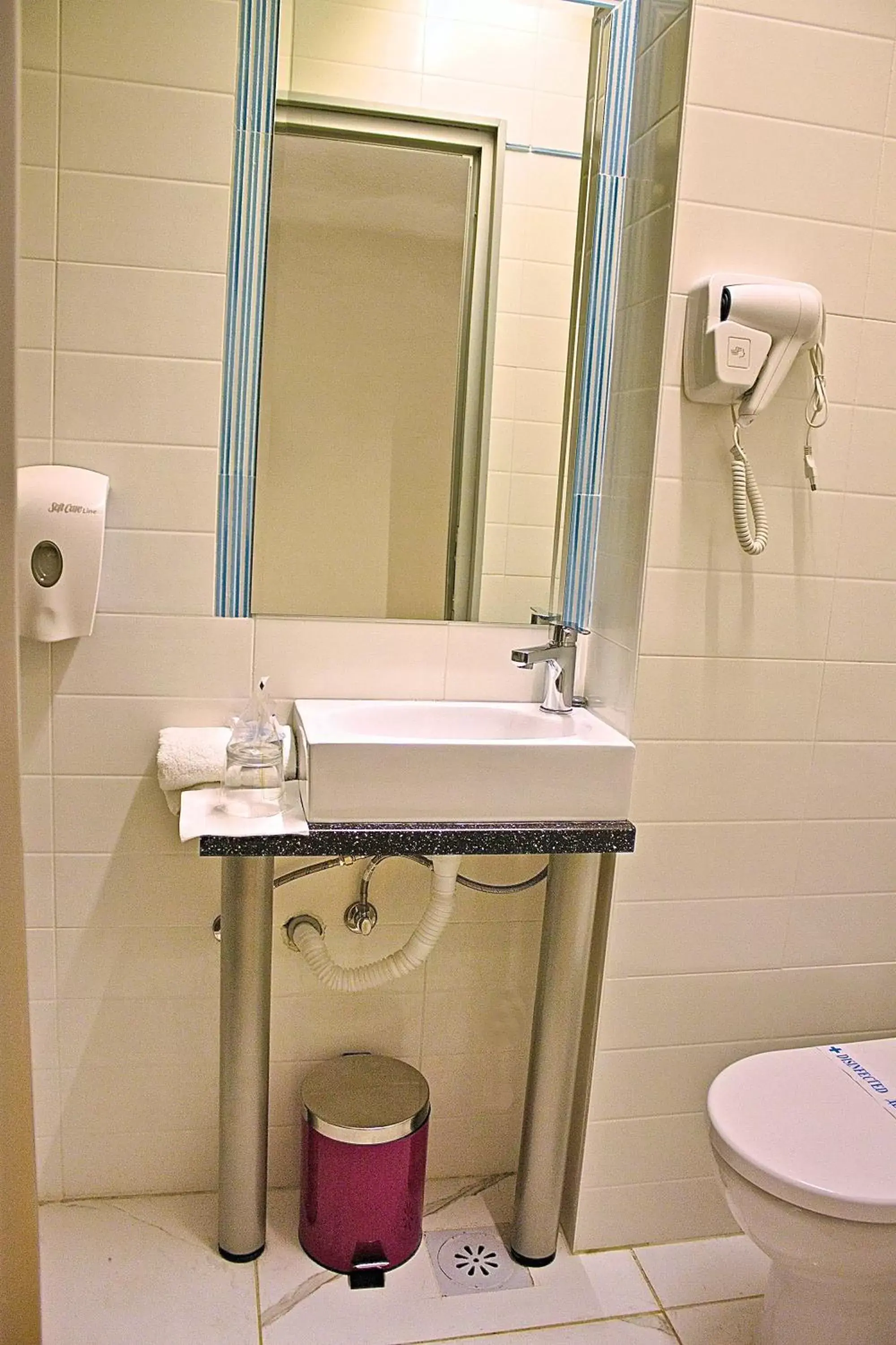 Toilet, Bathroom in Hotel De KOKA