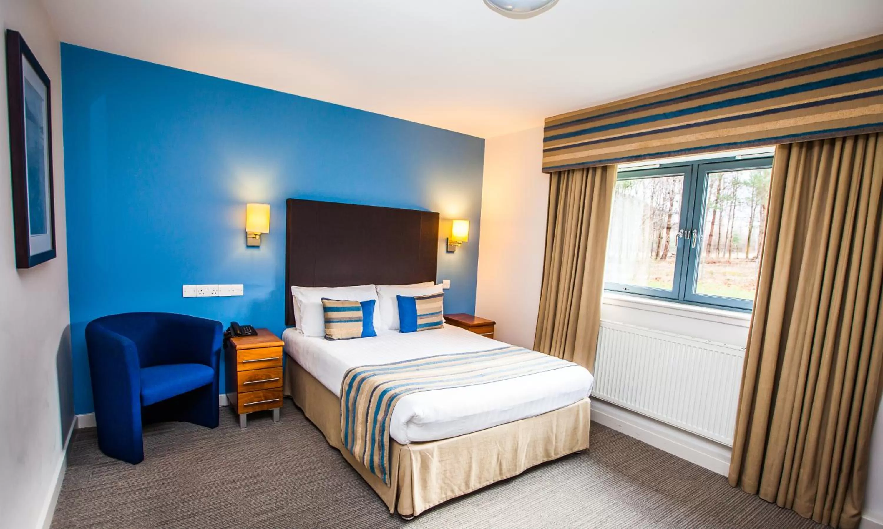 Bed in Stirling Court Hotel