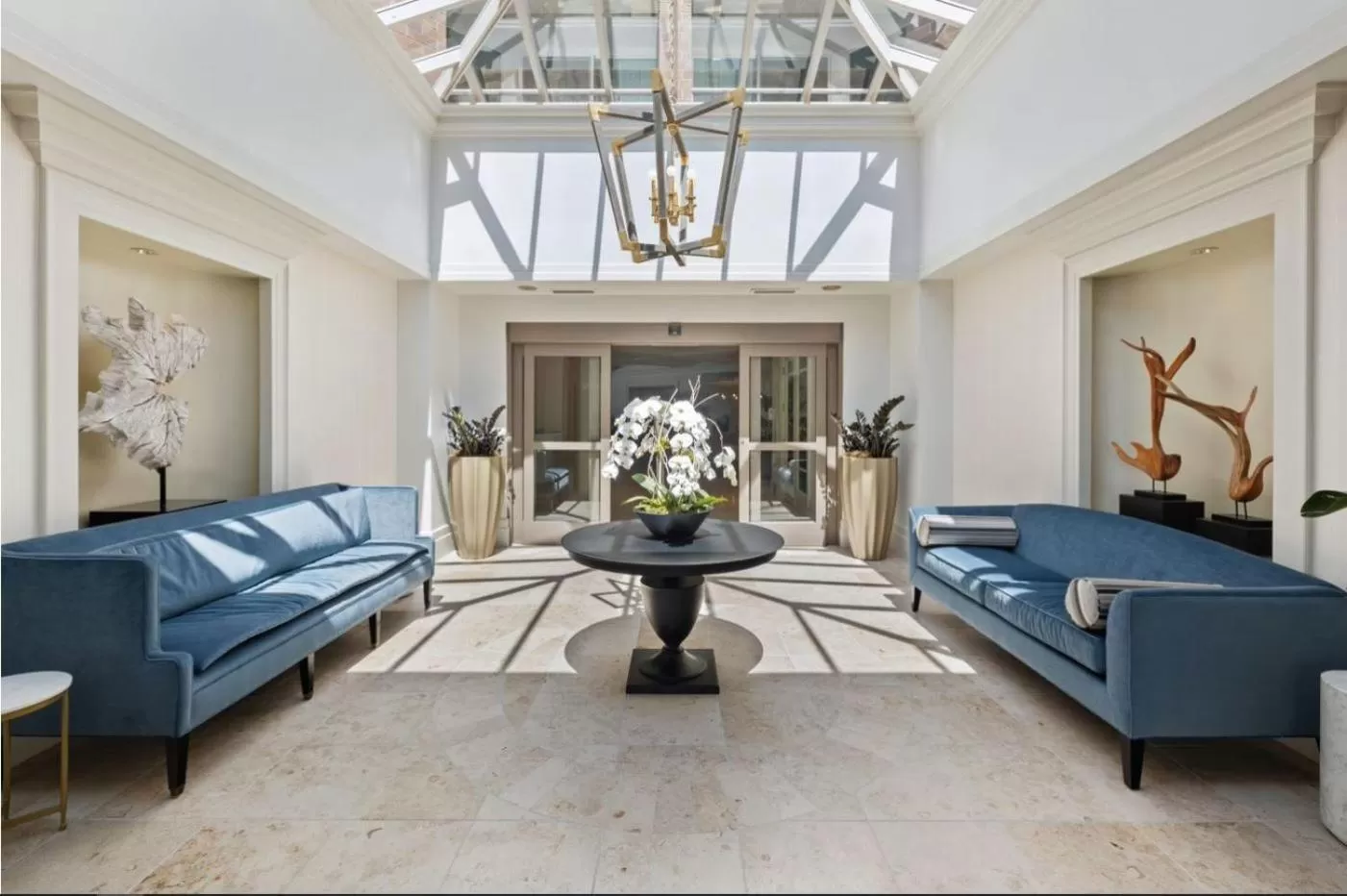 Facade/entrance in The Woodmark Hotel & Still Spa on Lake Washington