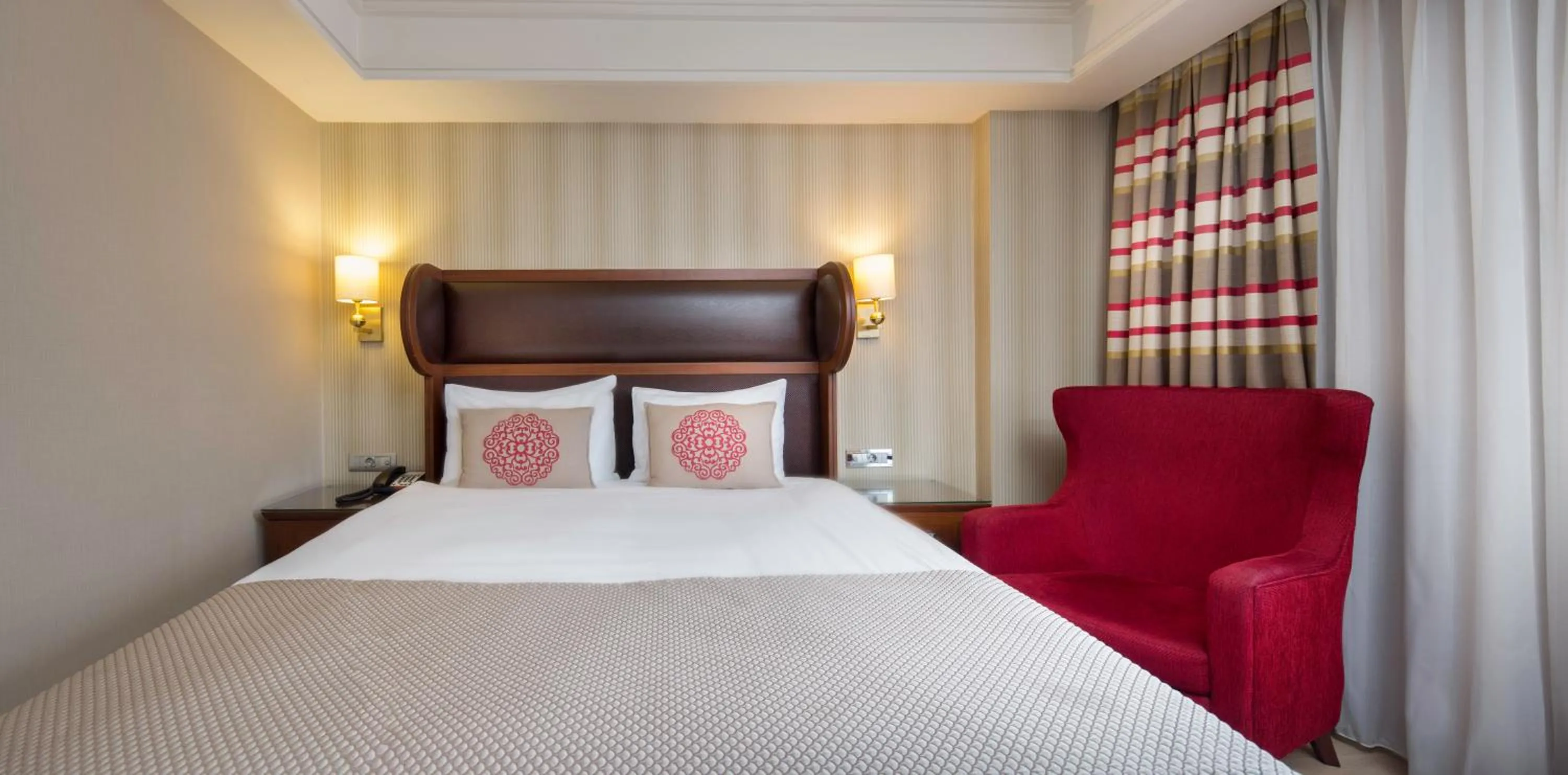 Bed in Titanic Comfort Sisli