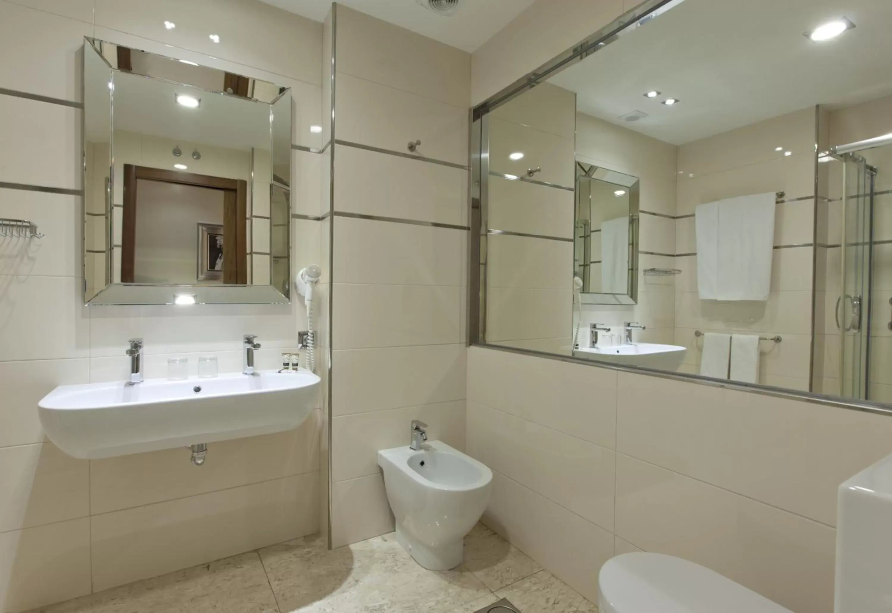 Bathroom in Gran Hotel Corona Sol