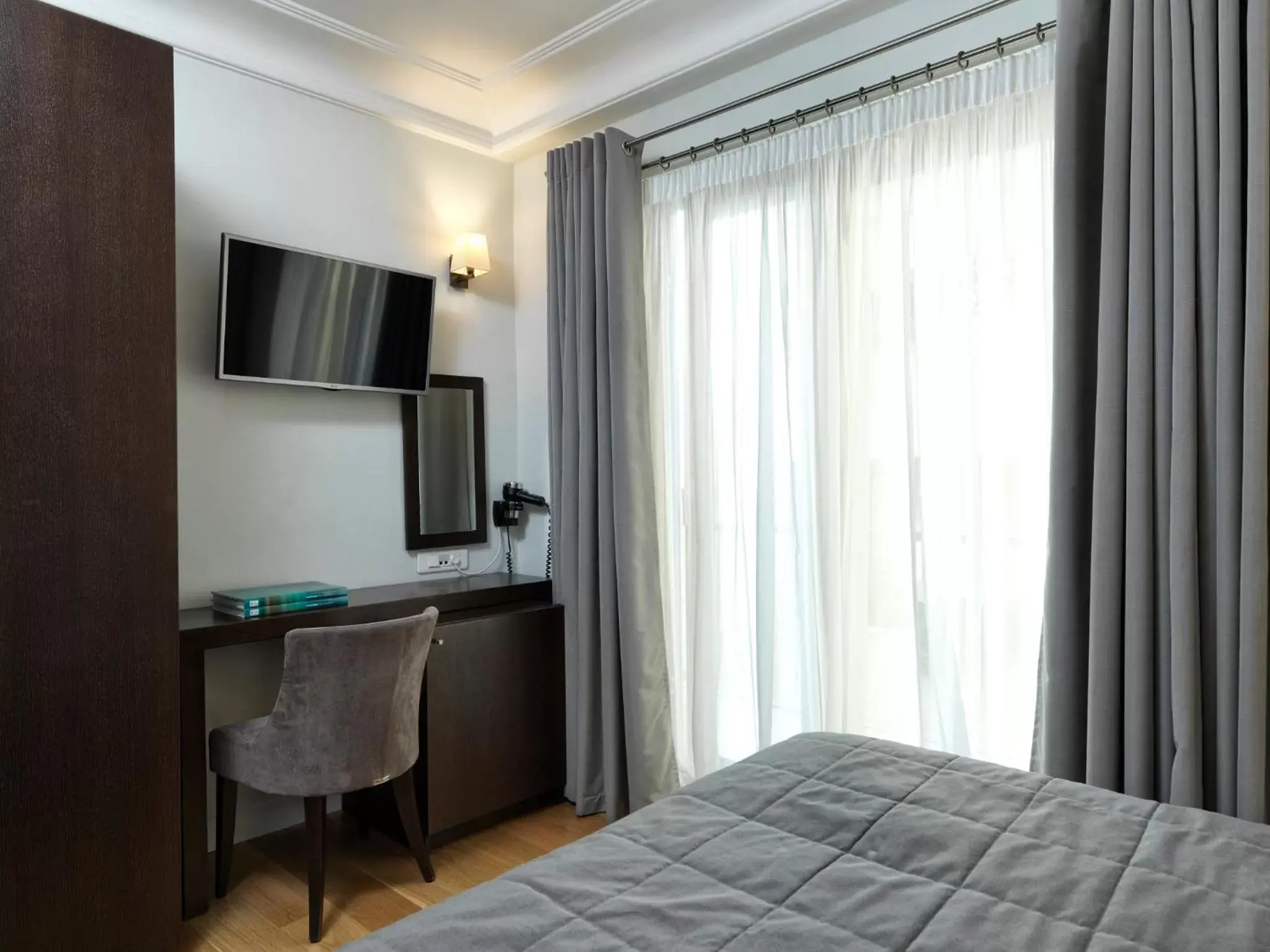 TV and multimedia, Bed in Acropolis Hill Hotel