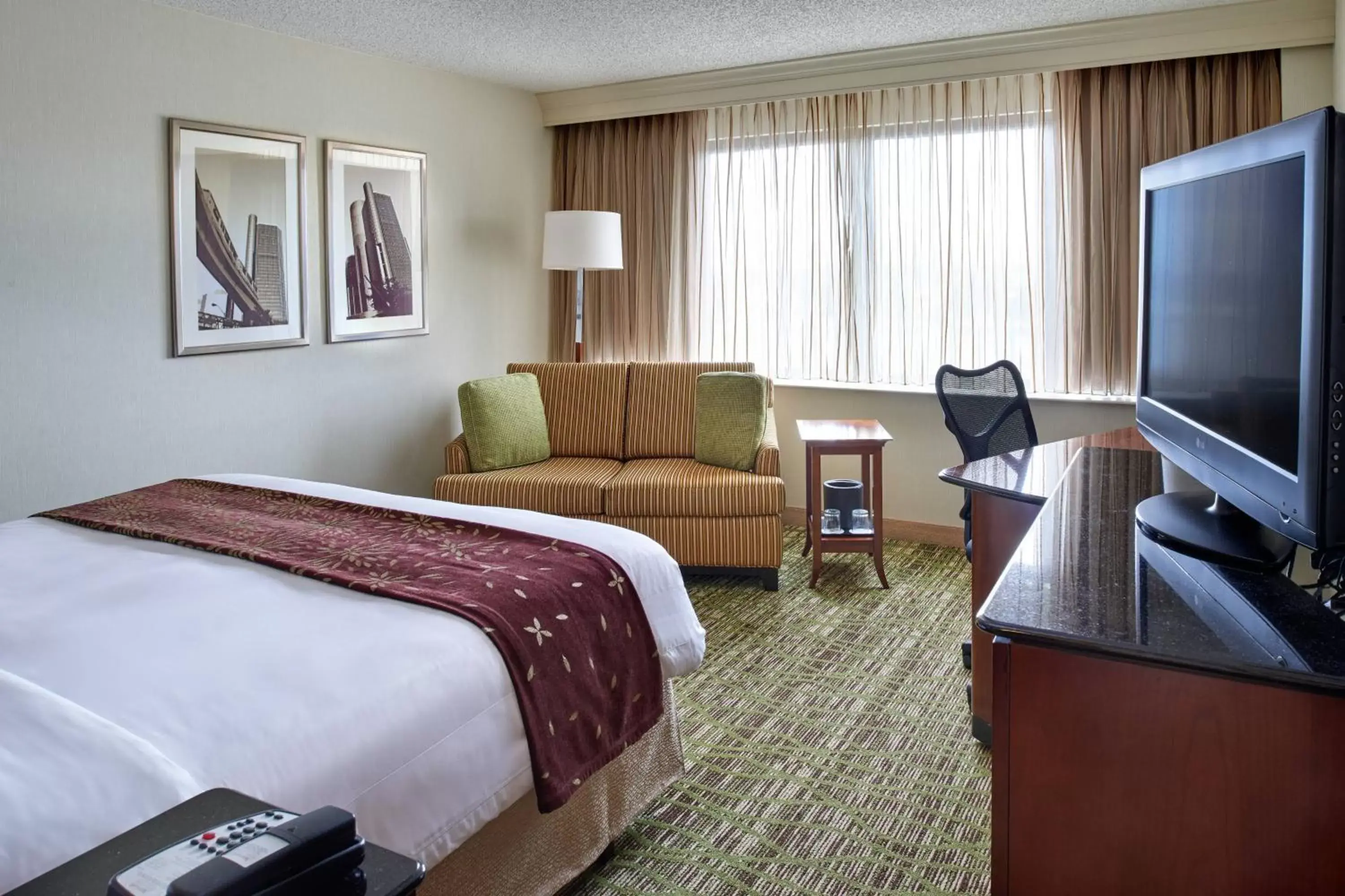 Photo of the whole room in Detroit Marriott Livonia