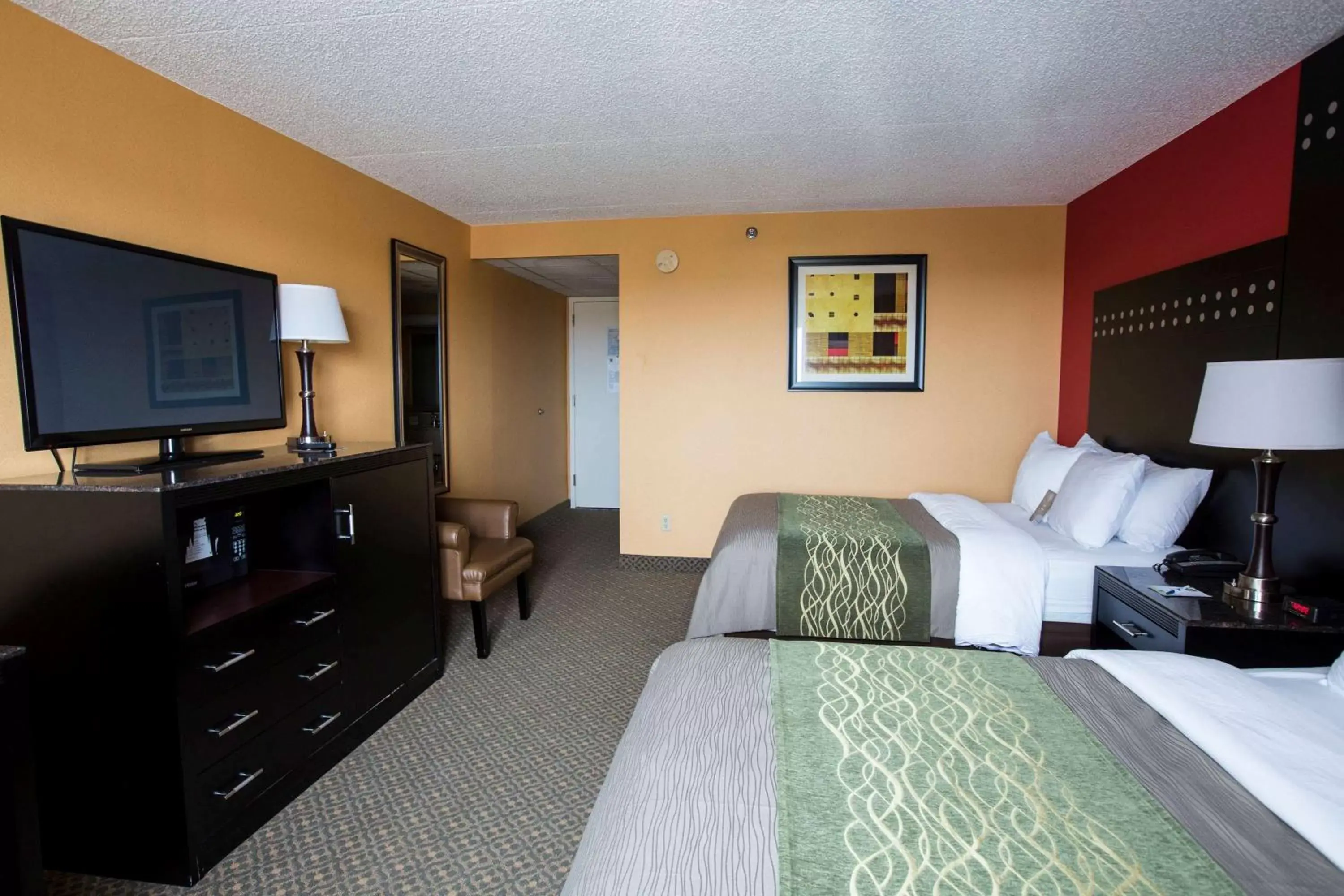 Photo of the whole room, Bed in Travelodge by Wyndham Absecon Atlantic City