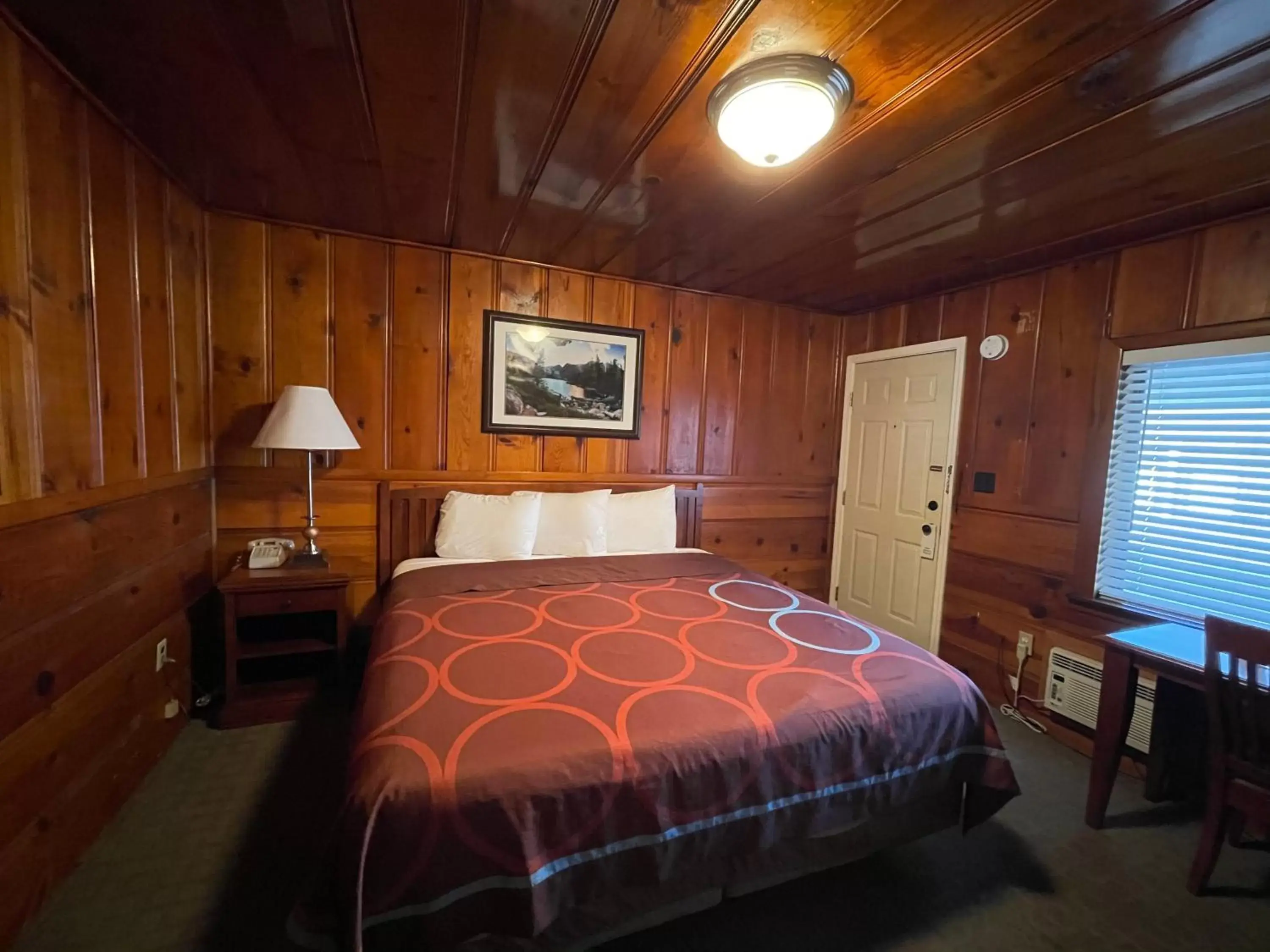 Bed in Tahoe Hacienda Inn