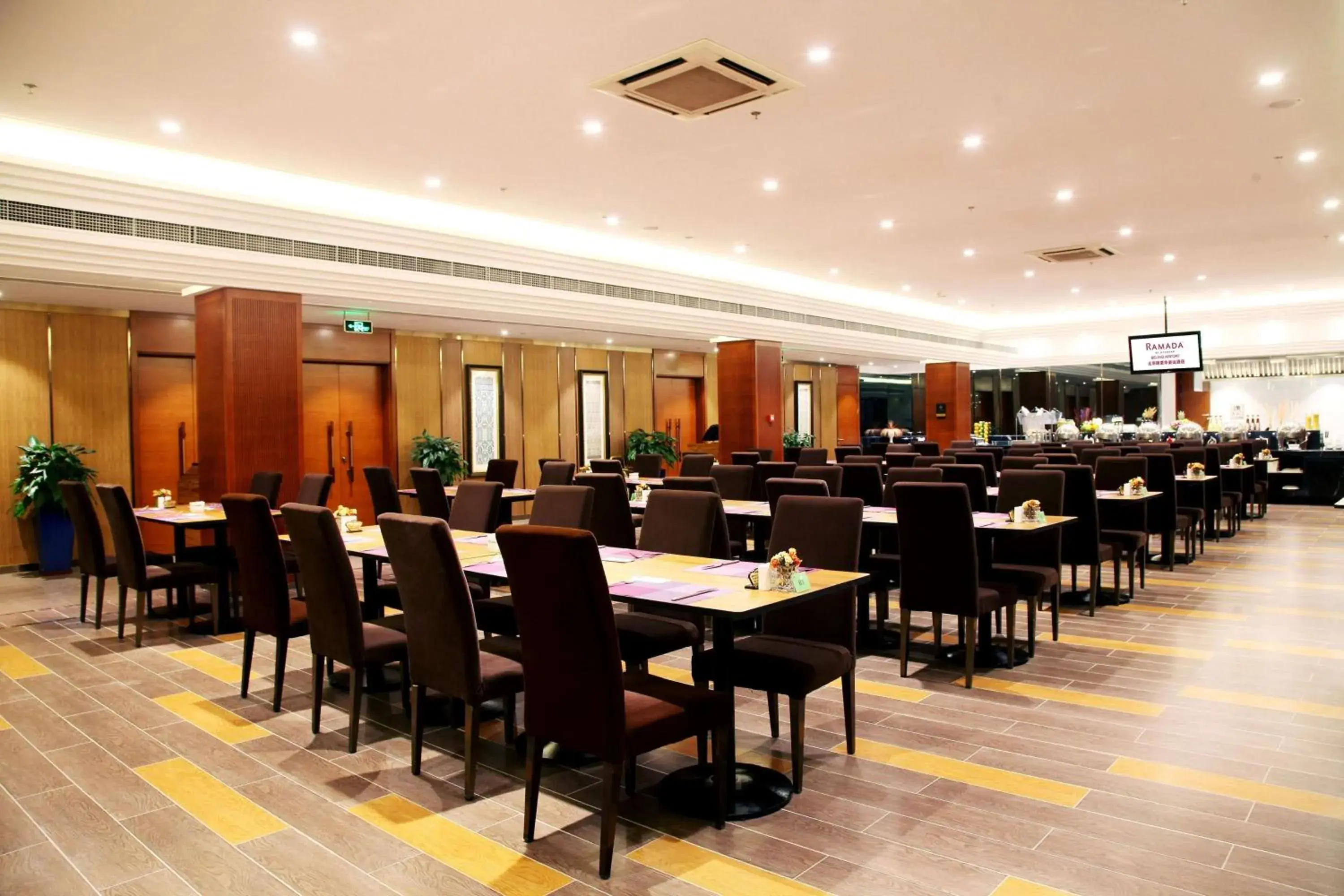 Restaurant/Places to Eat in Ramada by Wyndham Beijing Airport