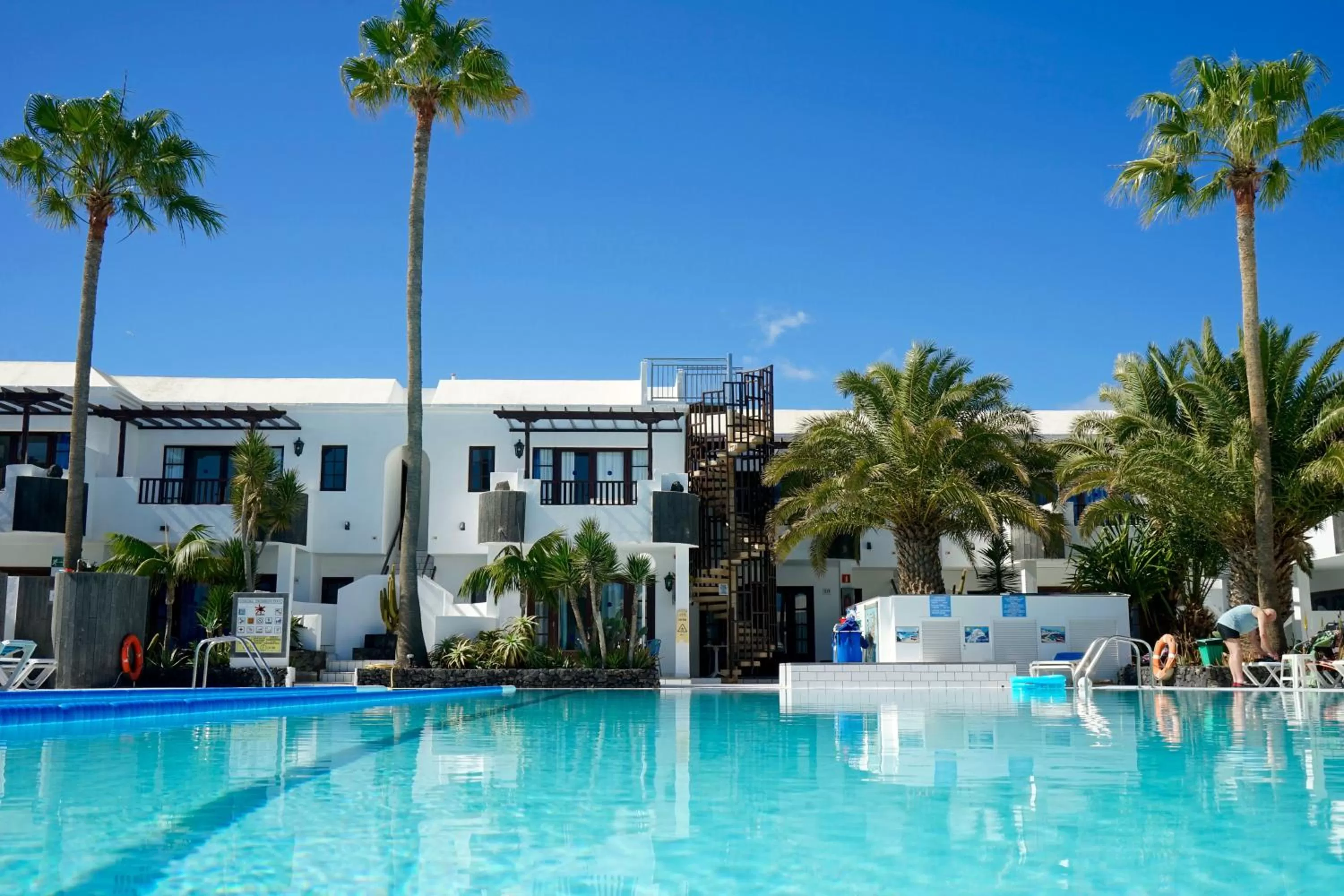 Swimming pool in Plaza Azul