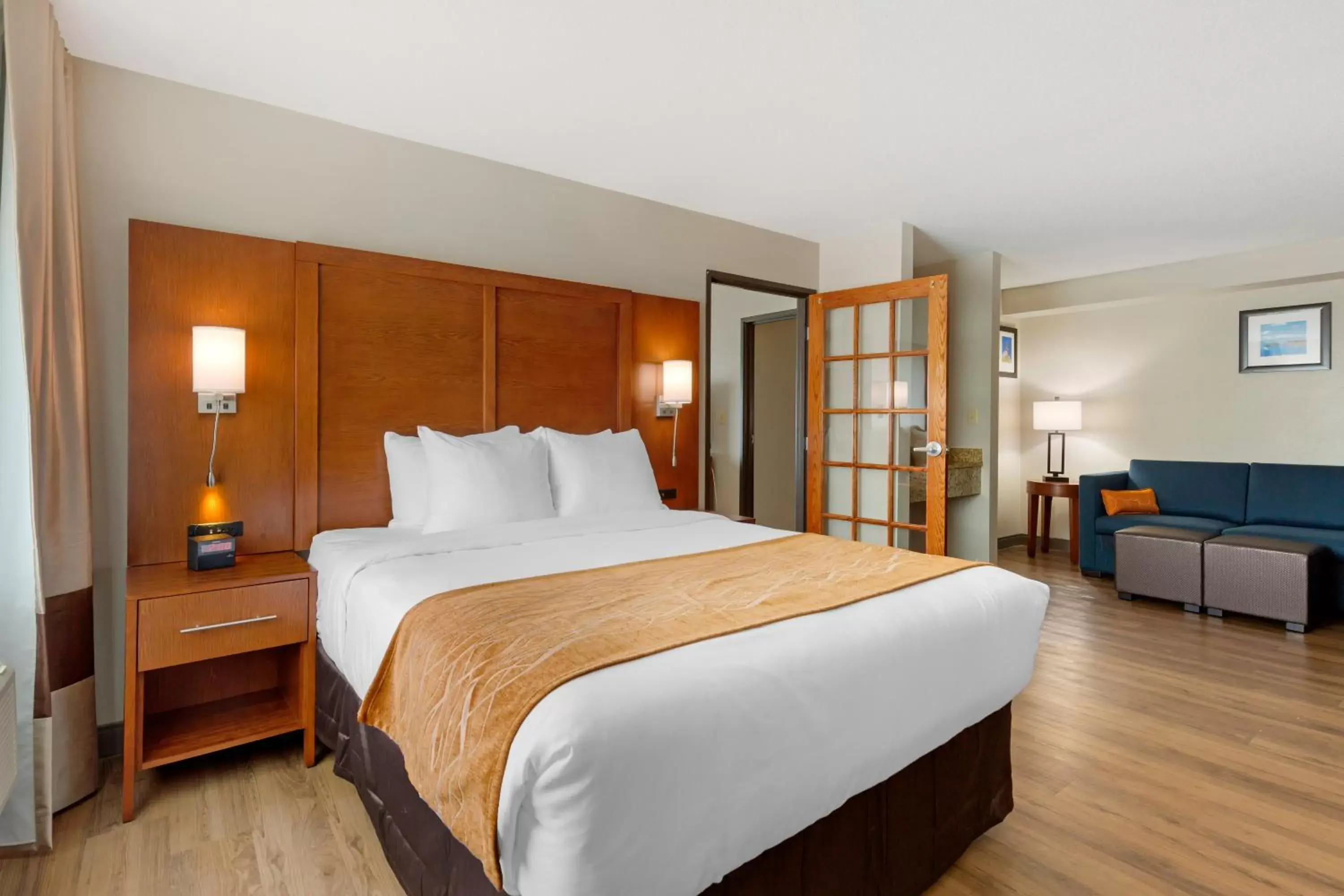 Family Suite - Non-Smoking in Comfort Inn & Suites Milford Family Suite - Non-Smoking in Comfort Inn & Suites Milford