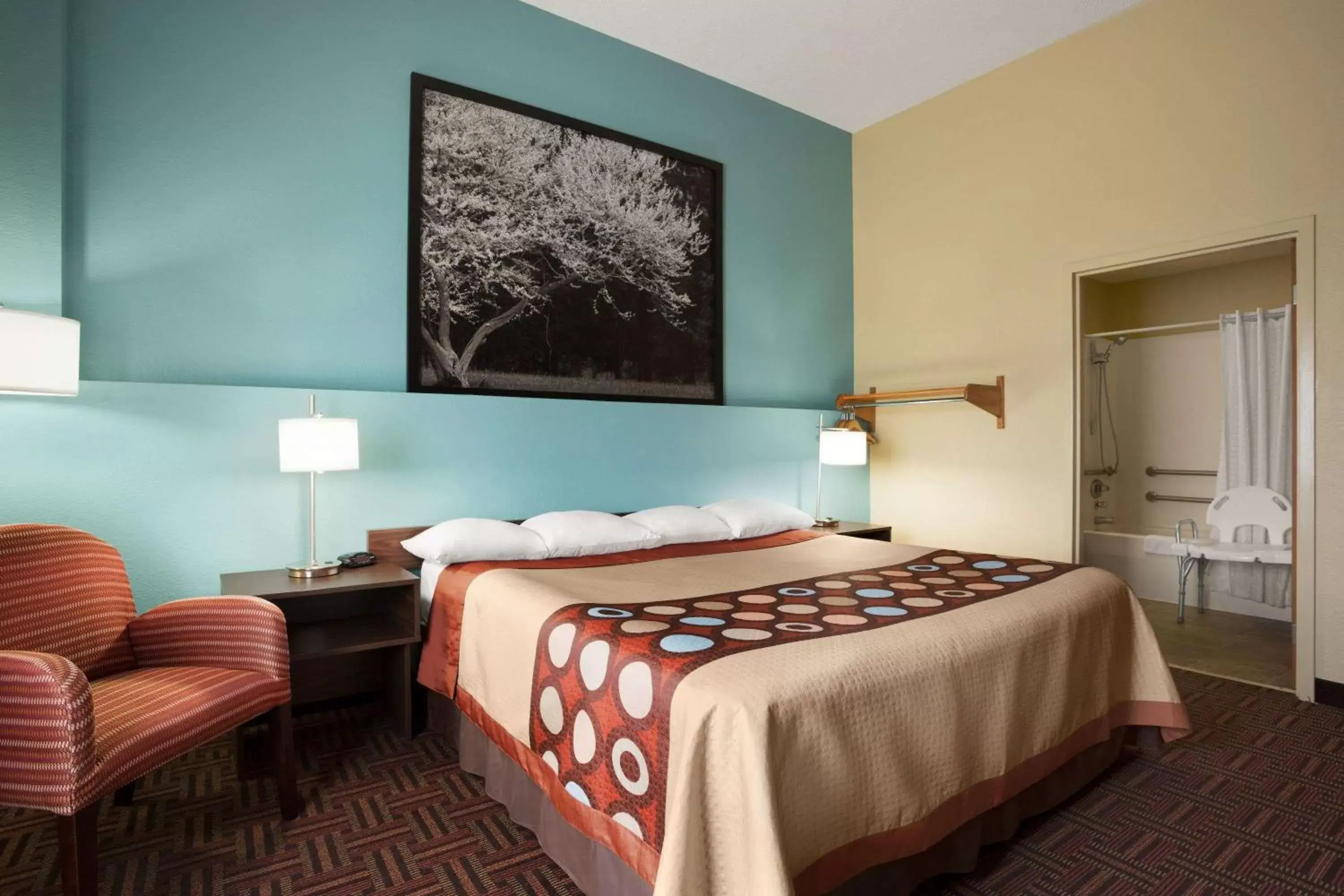 Photo of the whole room, Bed in Super 8 by Wyndham Marion