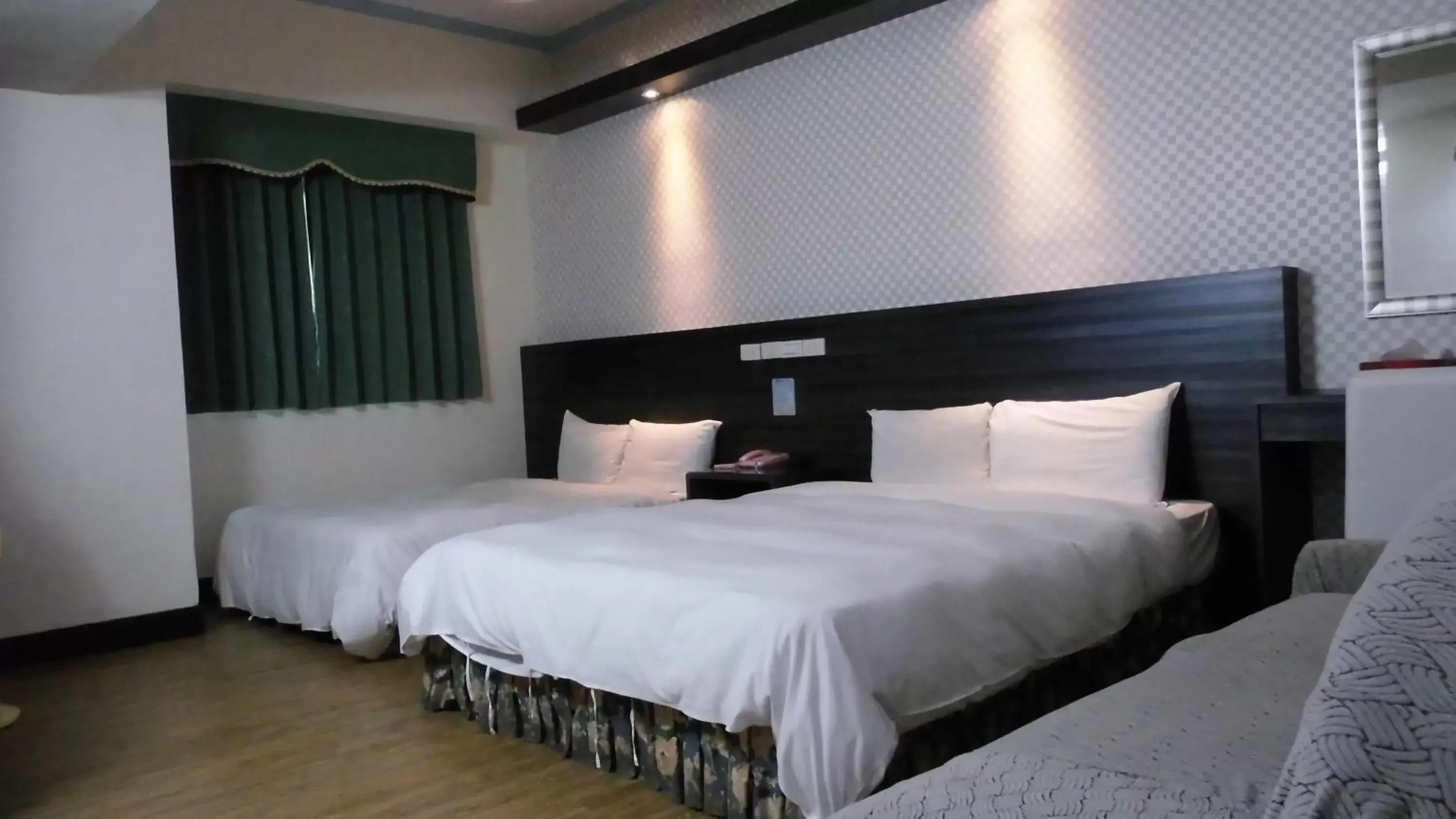 Bed in Modern Plaza Hotel