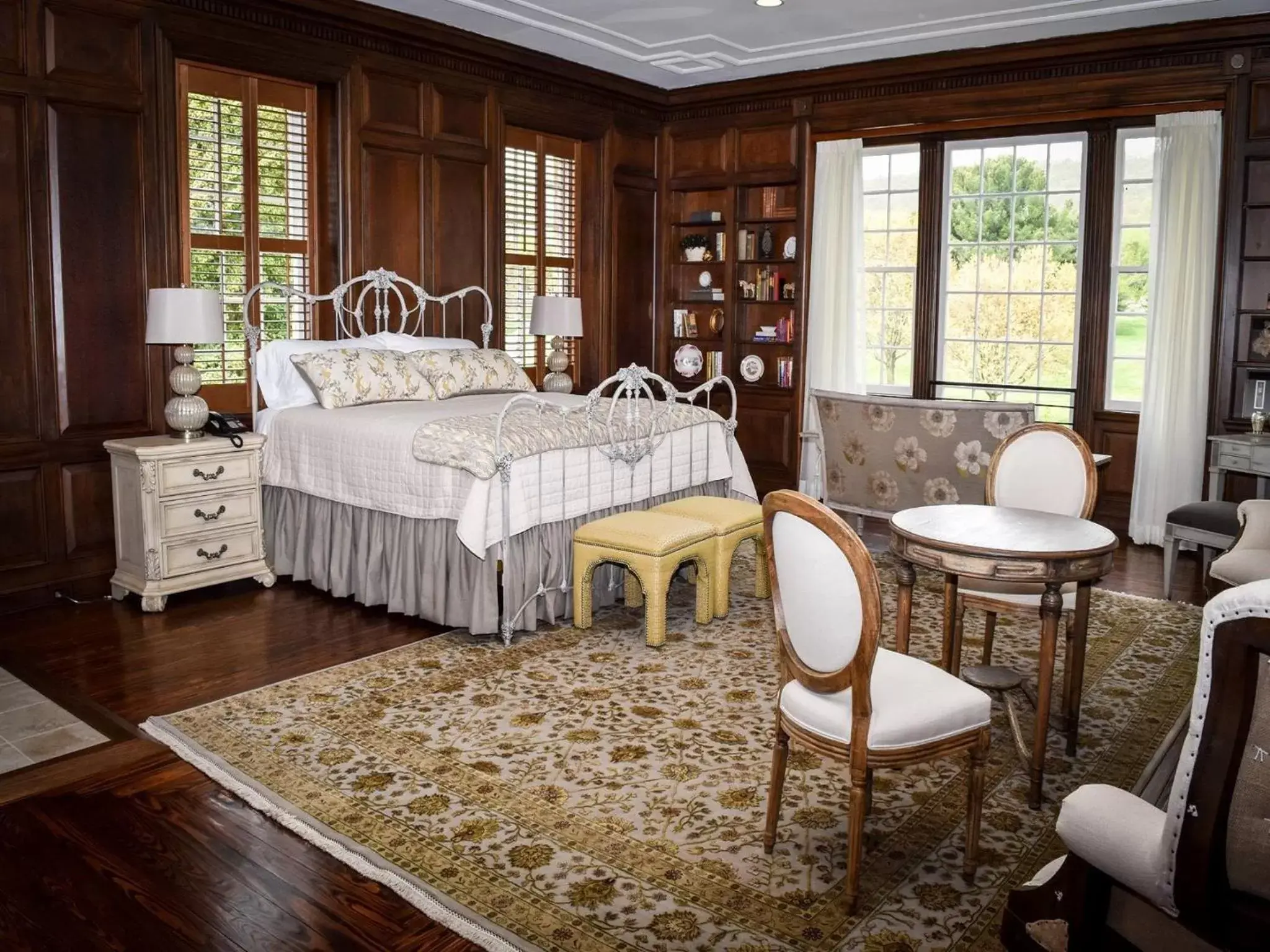 Photo of the whole room, Bed in Inn at Evergreen Photo of the whole room, Bed in Inn at Evergreen