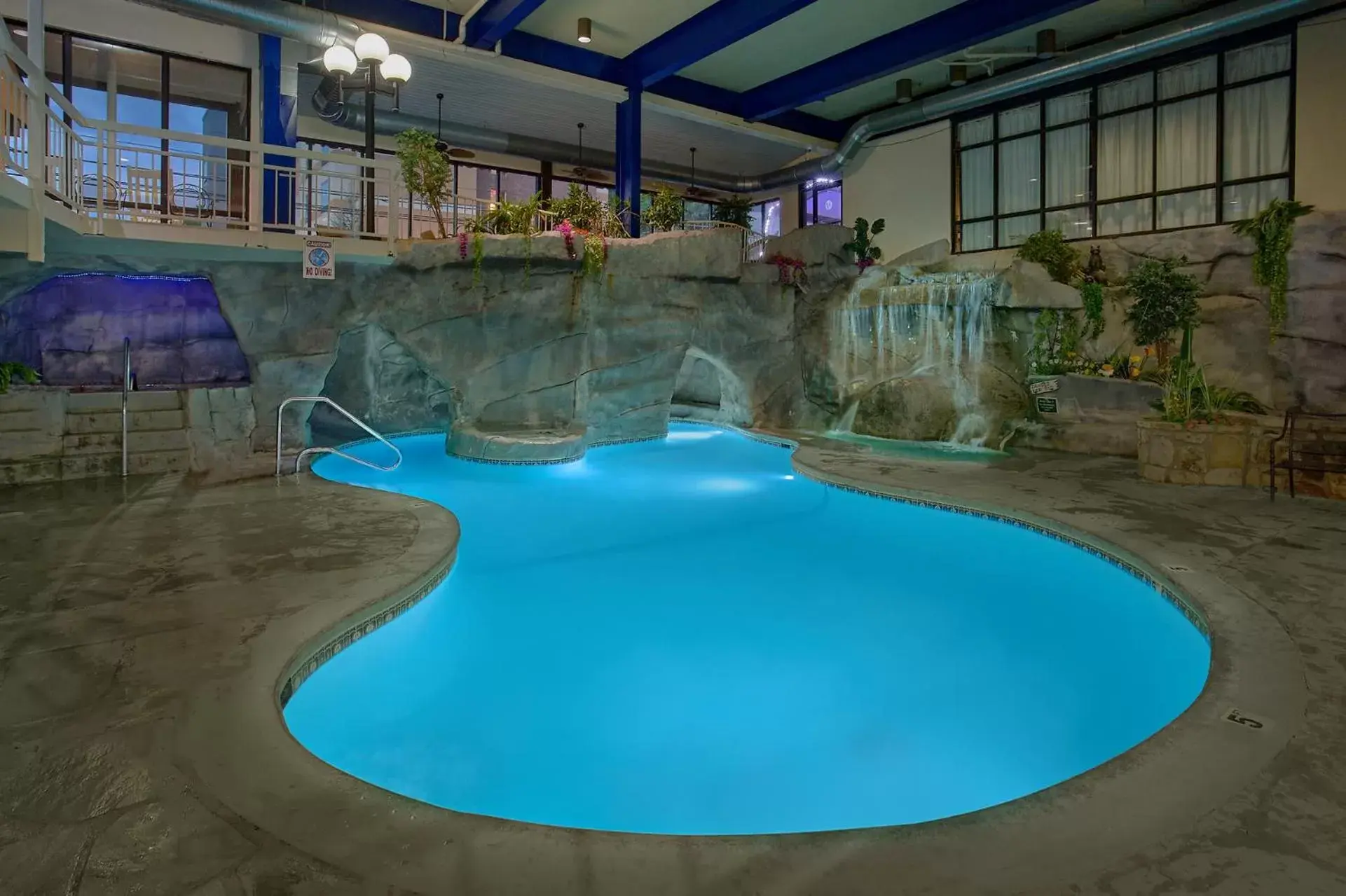 Property building, Swimming Pool in Sidney James Mountain Lodge