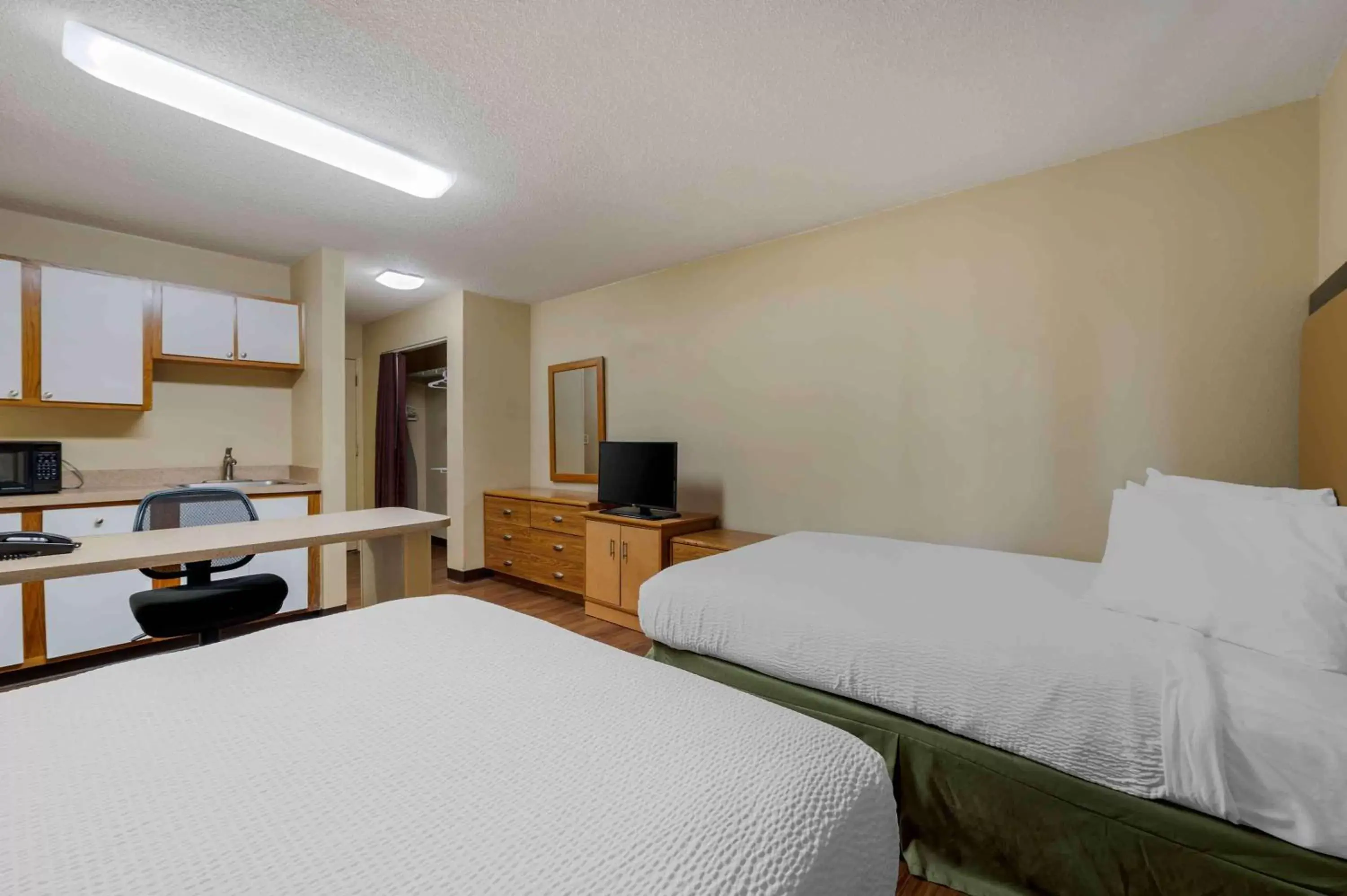 Bedroom, Bed in Extended Stay America Suites - Dayton - South