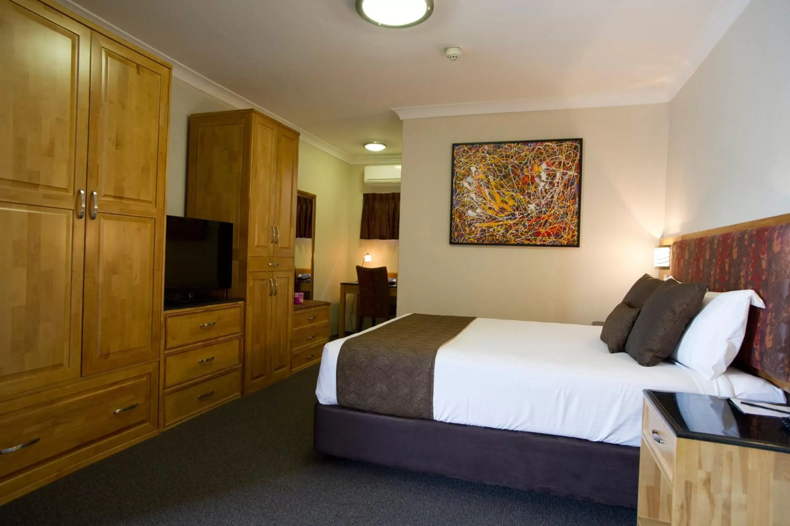 Photo of the whole room, Bed in Noah's Mid City Motor Inn Muswellbrook