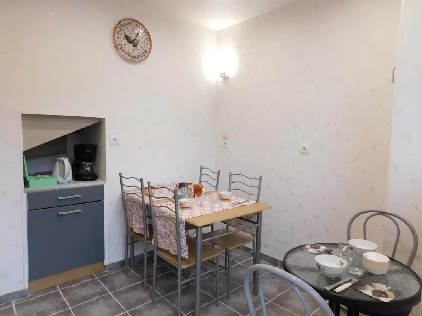 Coffee/tea facilities, Dining Area in Du coq à l'âme