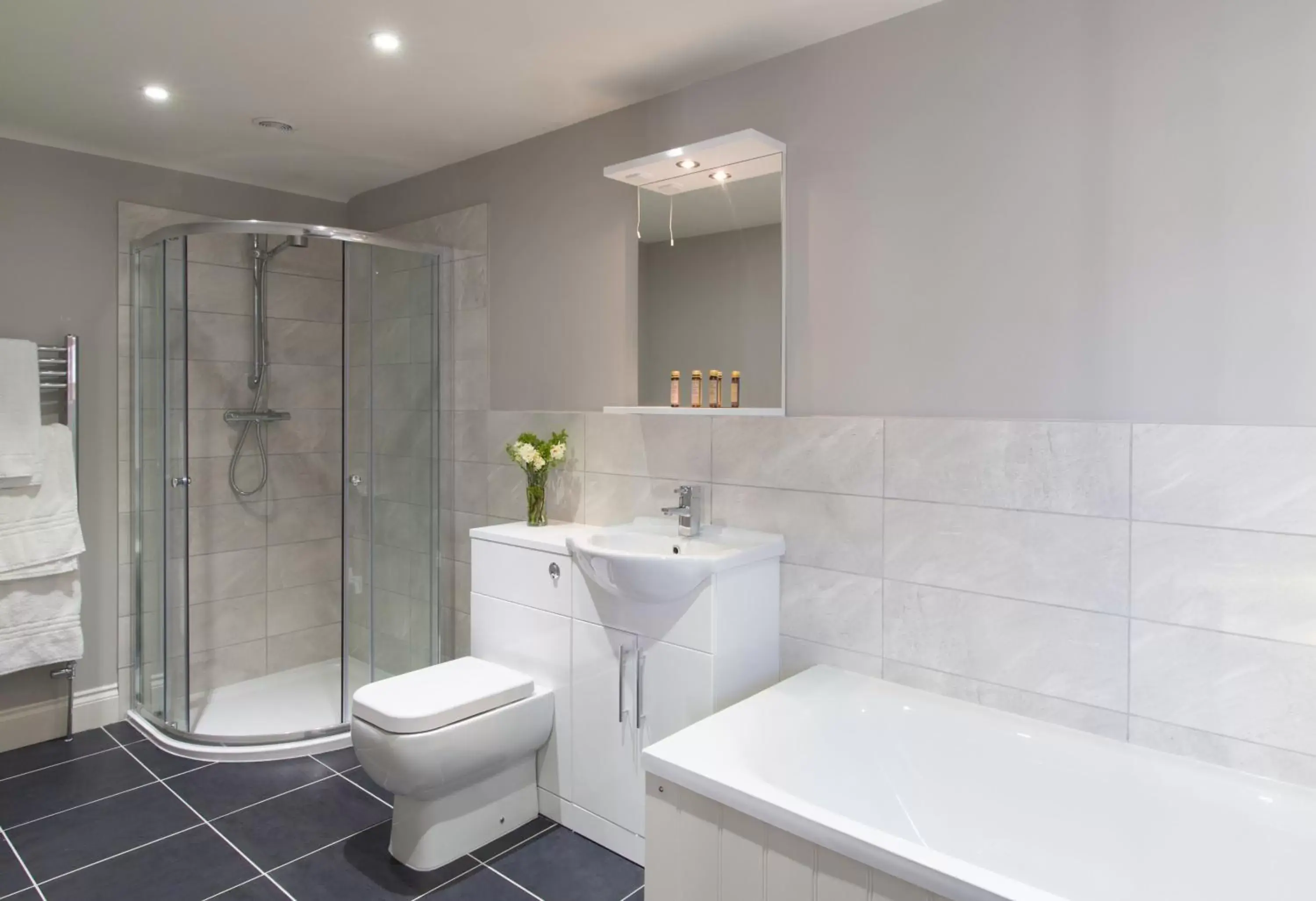 Bathroom in The Loddon Swan