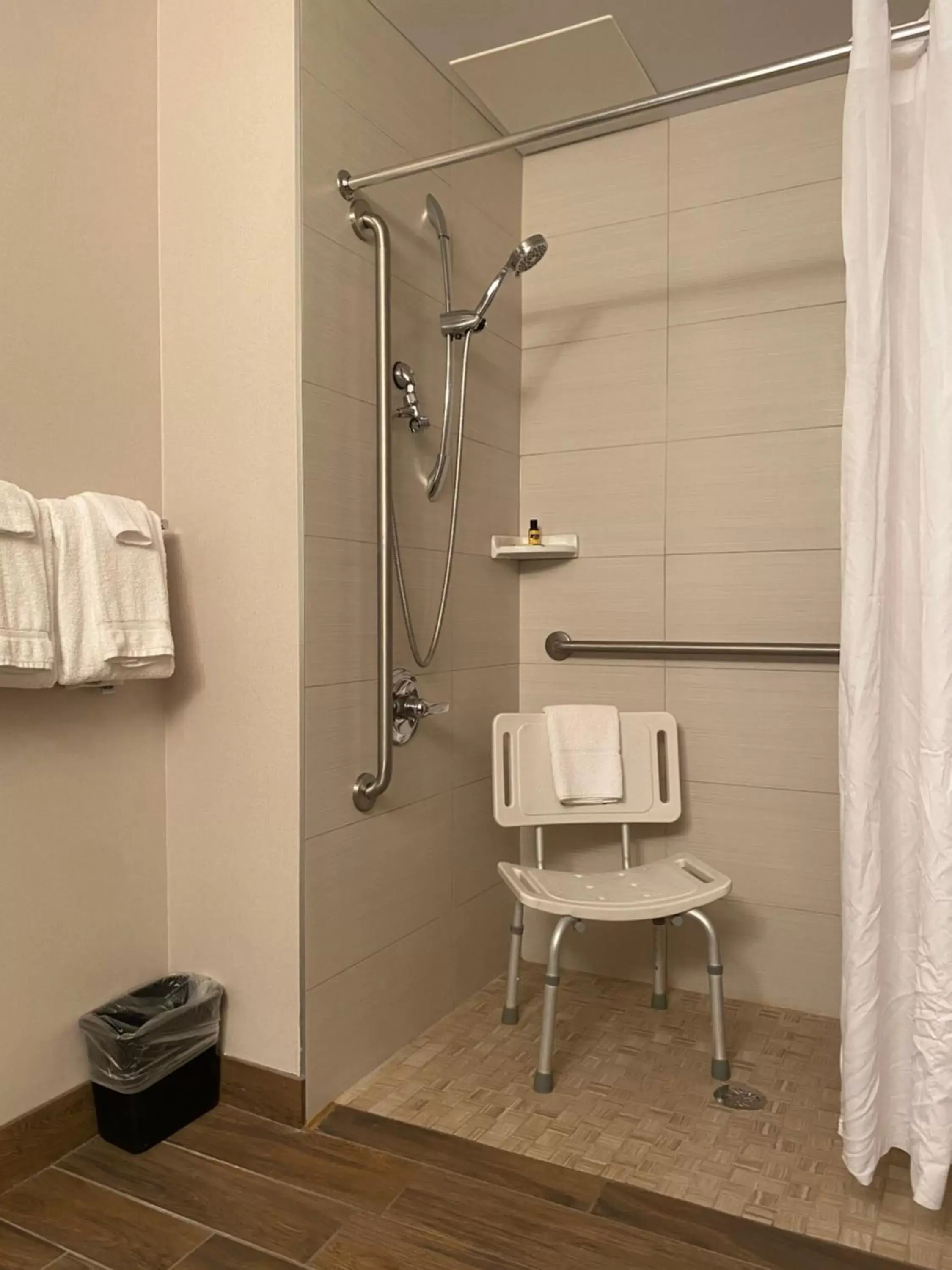 Shower, Bathroom in Wingate by Wyndham Calgary Airport