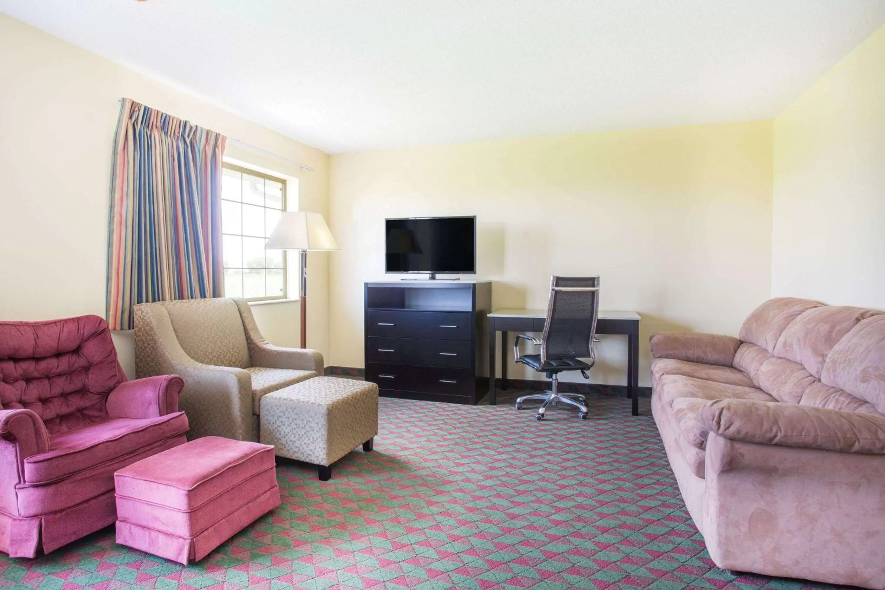 Photo of the whole room in Days Inn by Wyndham Lexington NE