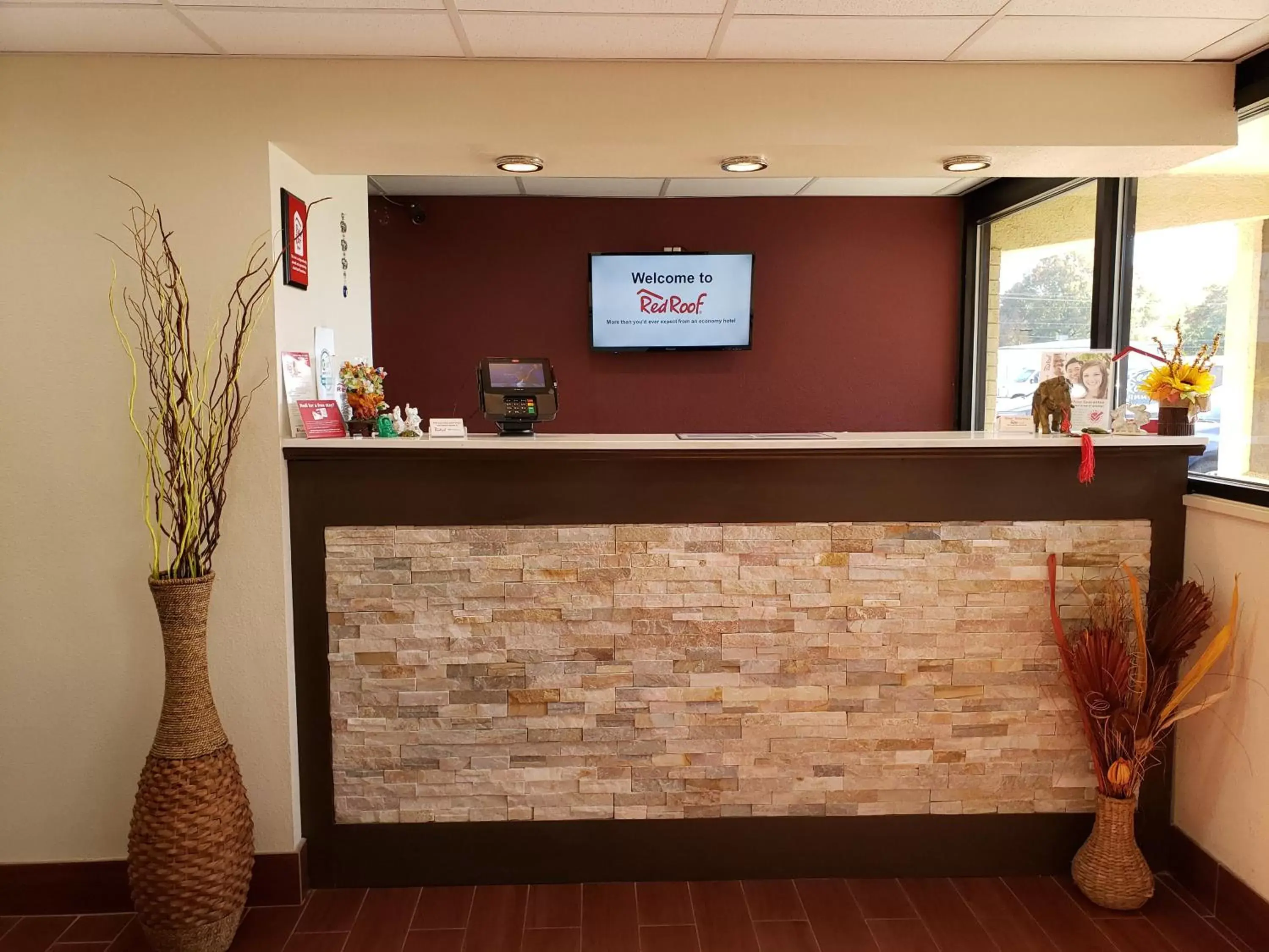 Lobby or reception, Lobby/Reception in Red Roof Inn Portsmouth - Wheelersburg